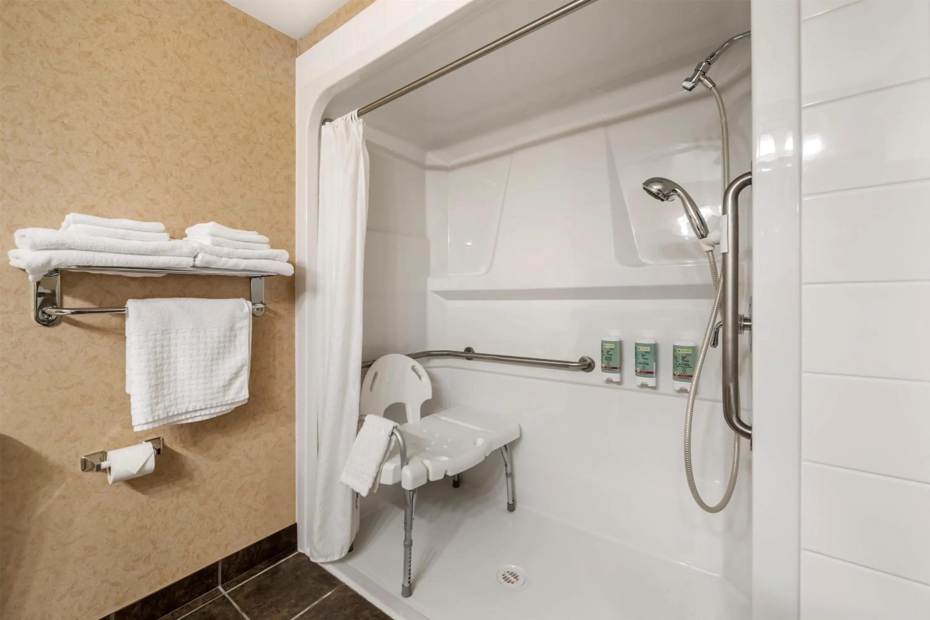 Bedroom in Best Western Sicamous Inn