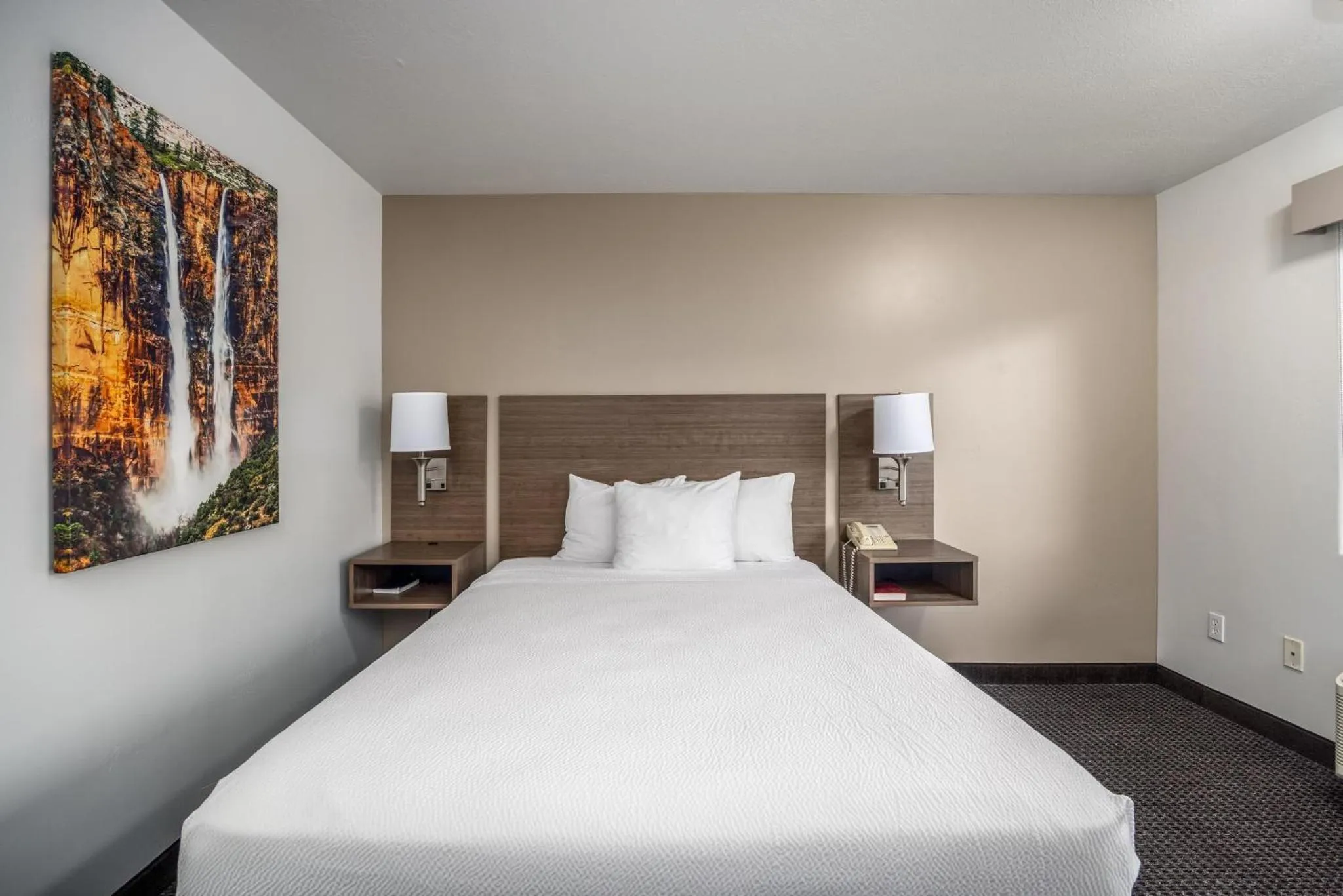 Bed in St. George Inn and Suites