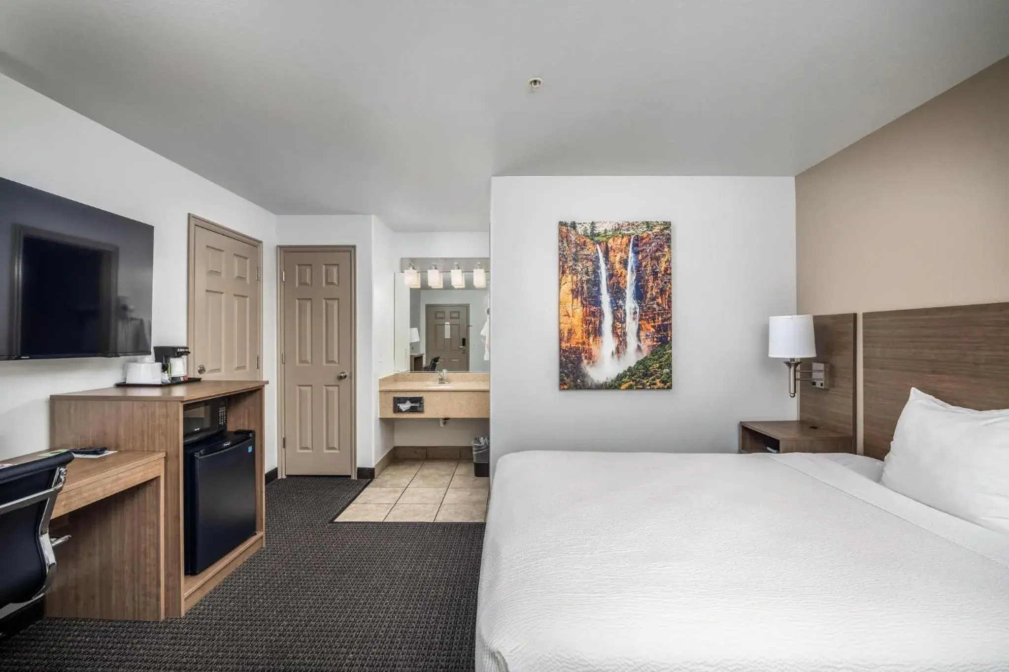 Bedroom, Bed in St. George Inn and Suites Bedroom, Bed in St. George Inn and Suites