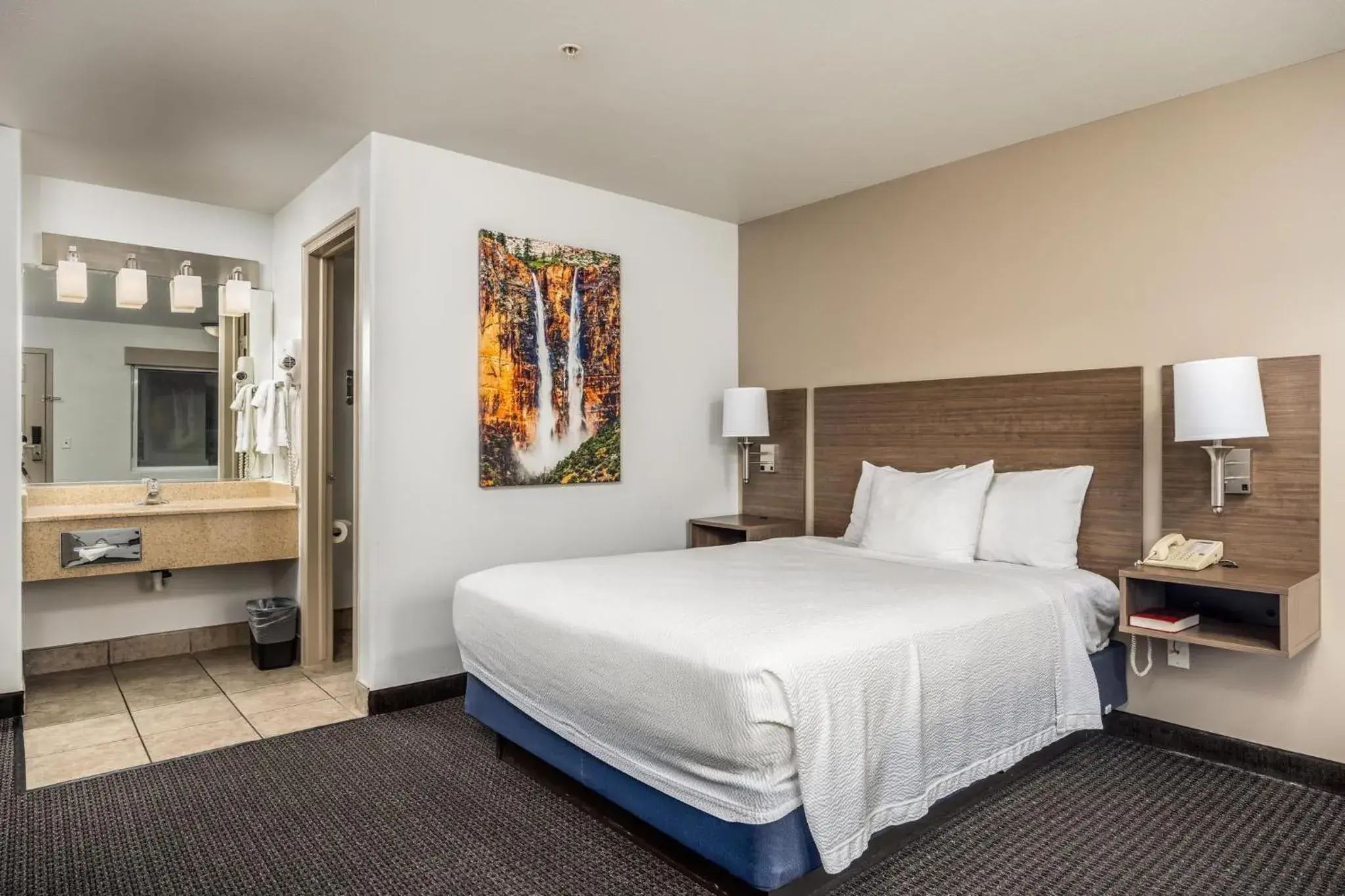 Bedroom, Bed in St. George Inn and Suites Bedroom, Bed in St. George Inn and Suites