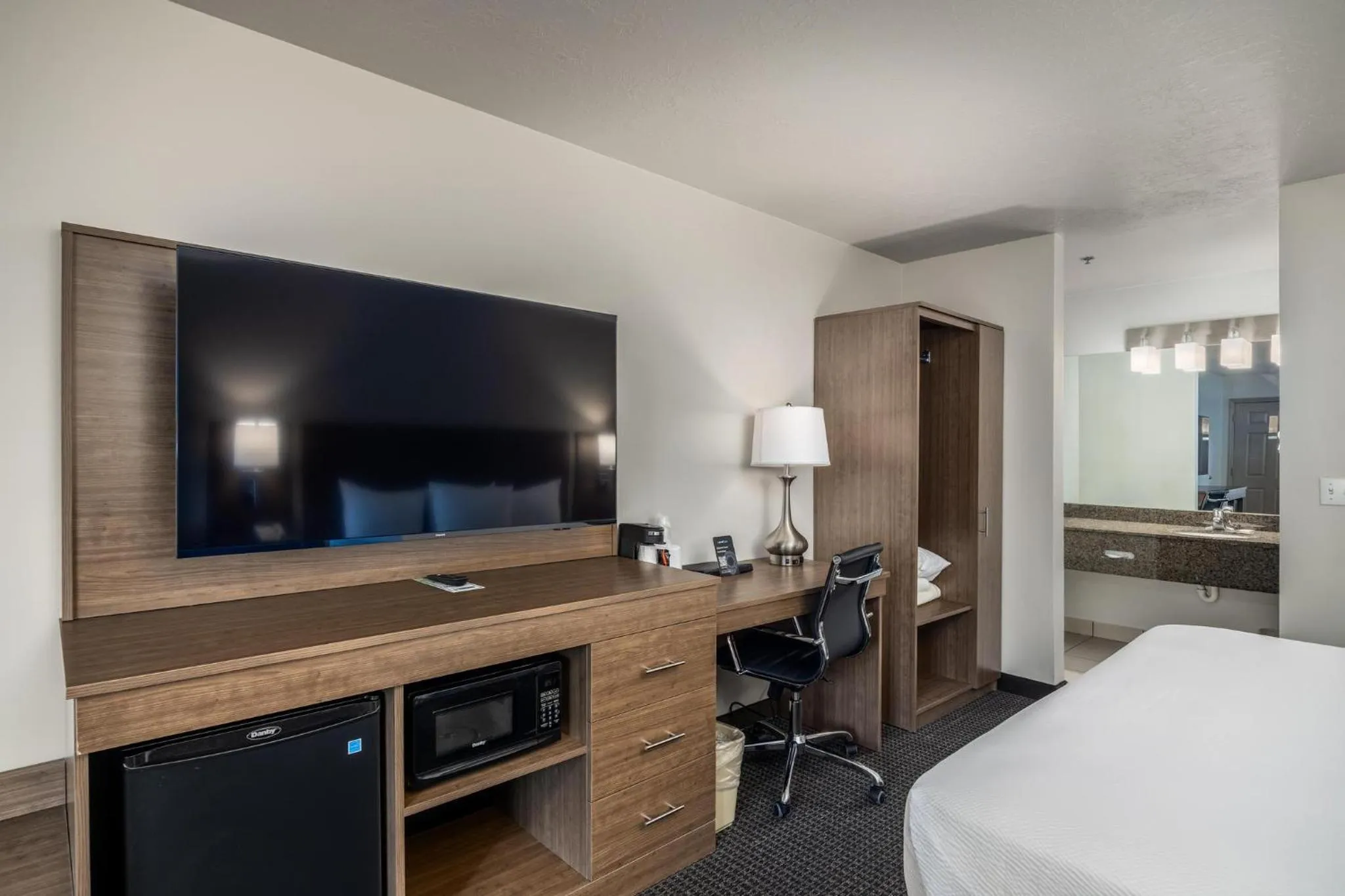 Bedroom, Bed in St. George Inn and Suites