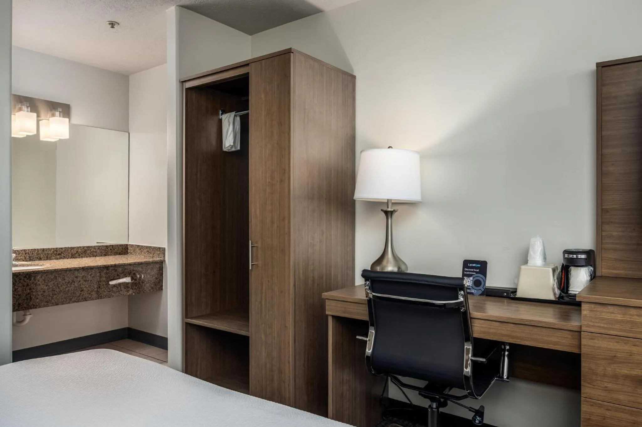 wardrobe in St. George Inn and Suites