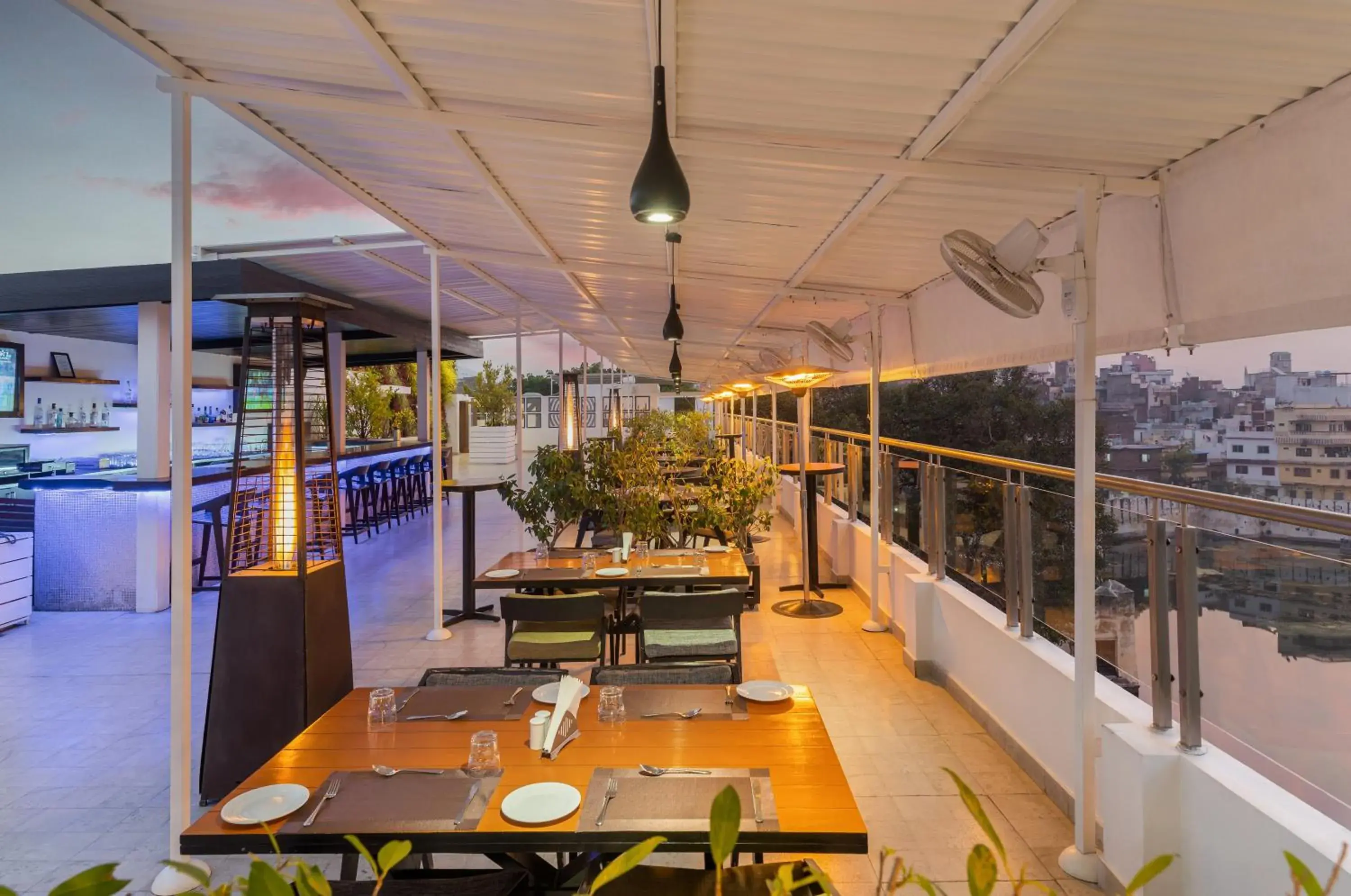 Restaurant/places to eat in Rajdarshan - A Lake View Hotel in Udaipur Restaurant/places to eat in Rajdarshan - A Lake View Hotel in Udaipur