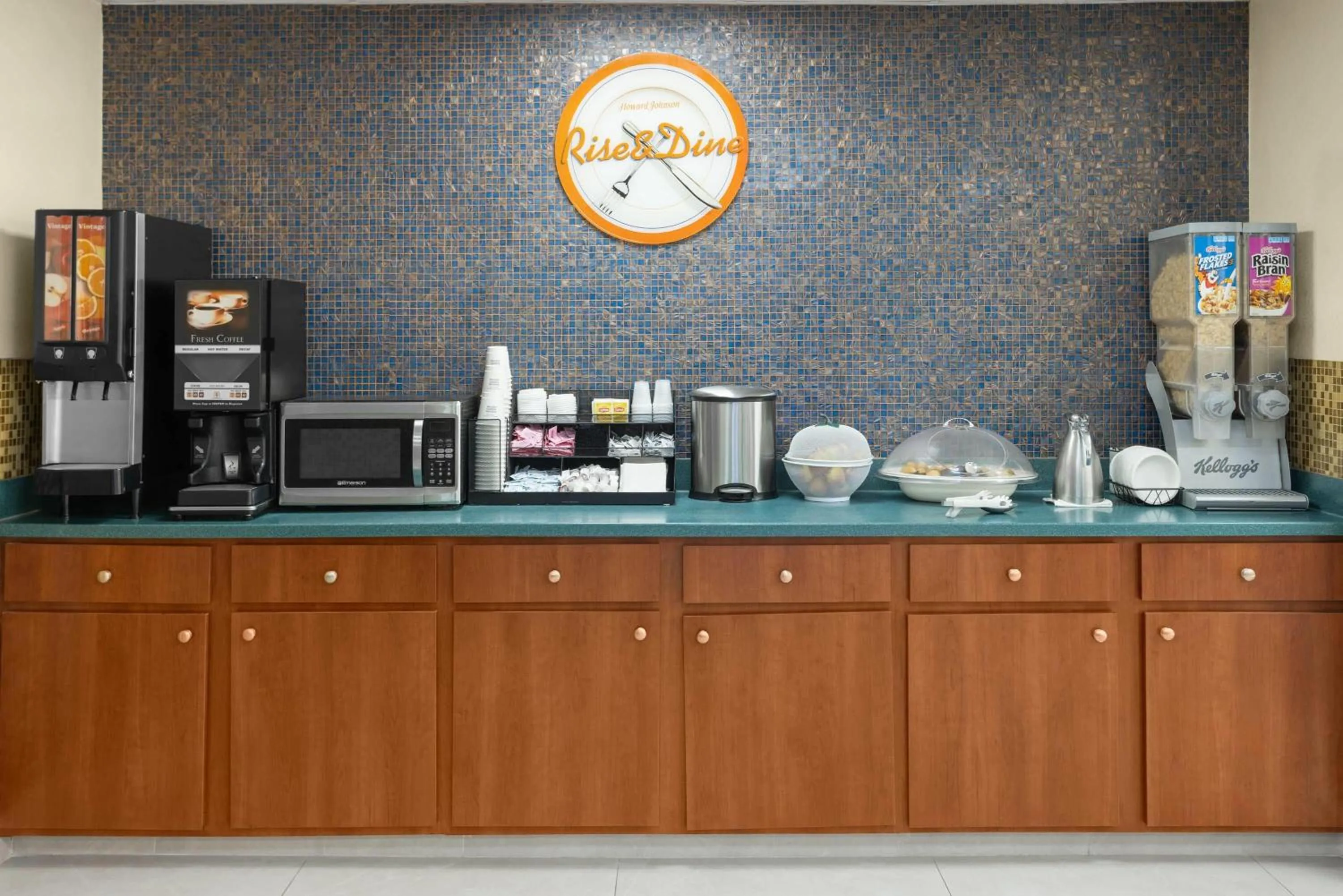 Breakfast in Howard Johnson by Wyndham Savannah GA