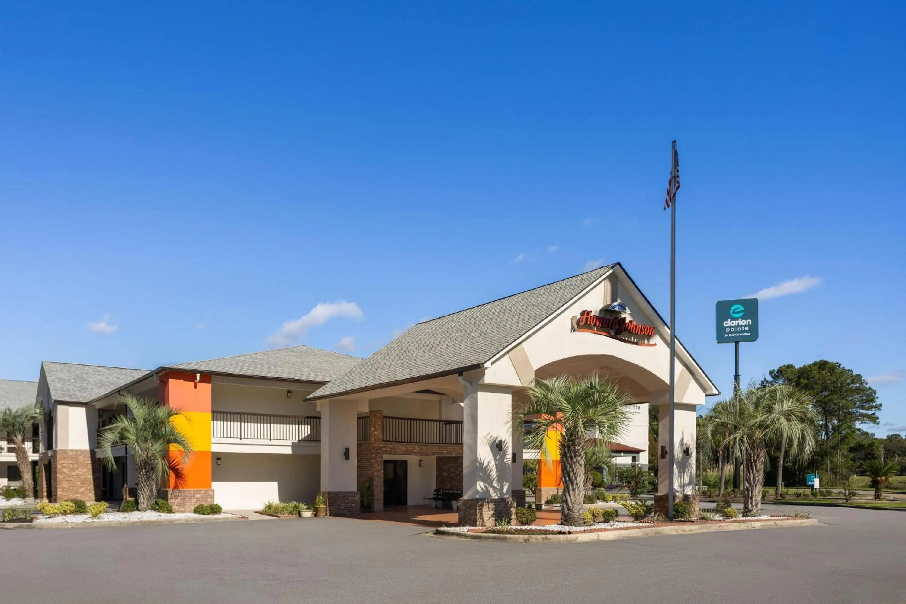 Property building in Howard Johnson by Wyndham Savannah GA