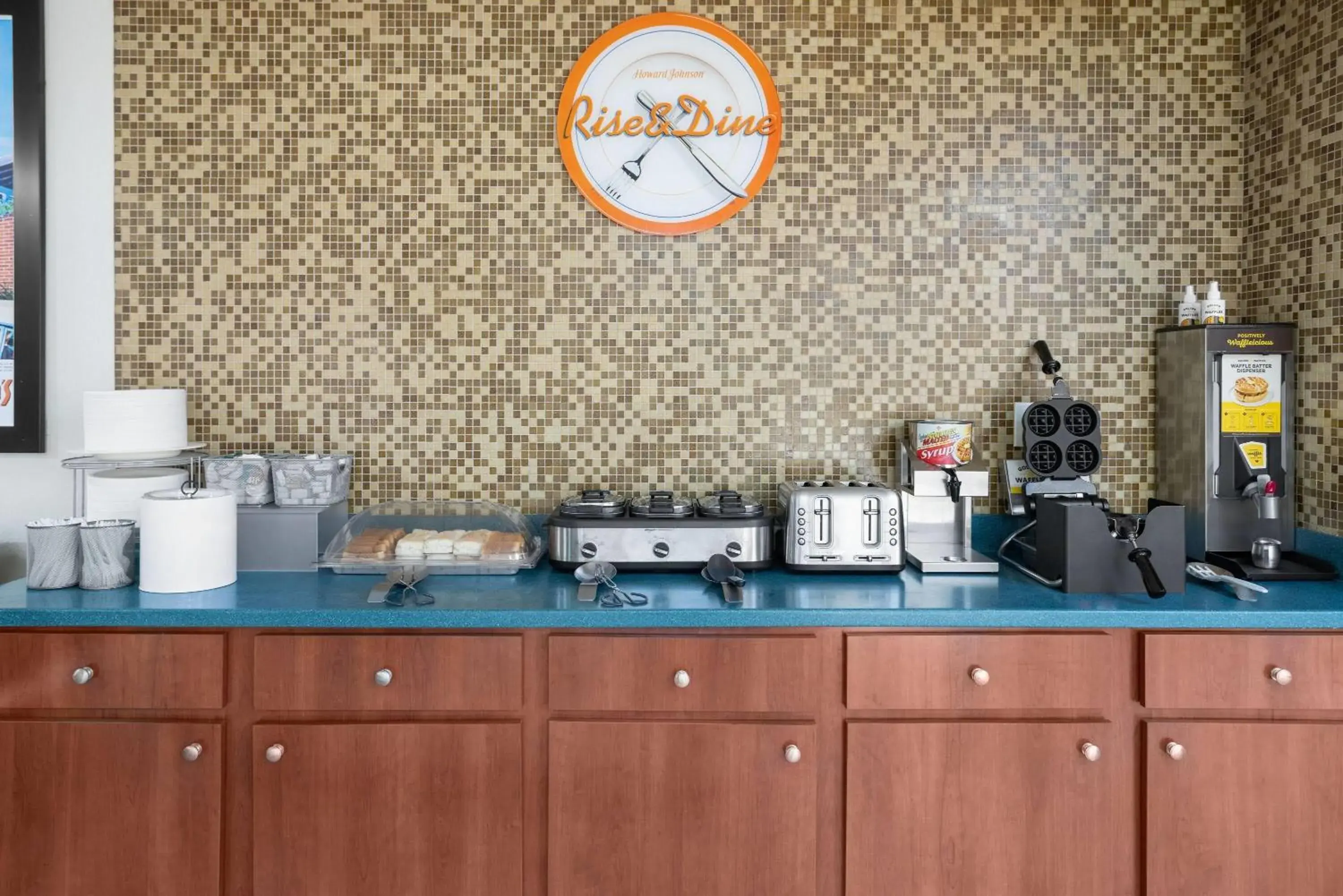 Breakfast in Howard Johnson by Wyndham Savannah GA Breakfast in Howard Johnson by Wyndham Savannah GA