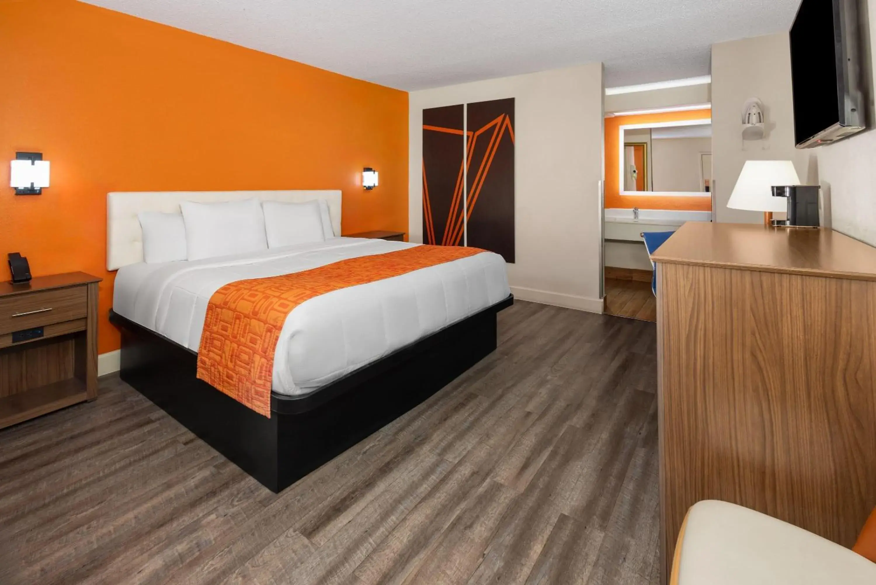 Photo of the whole room, Bed in Howard Johnson by Wyndham Savannah GA Photo of the whole room, Bed in Howard Johnson by Wyndham Savannah GA