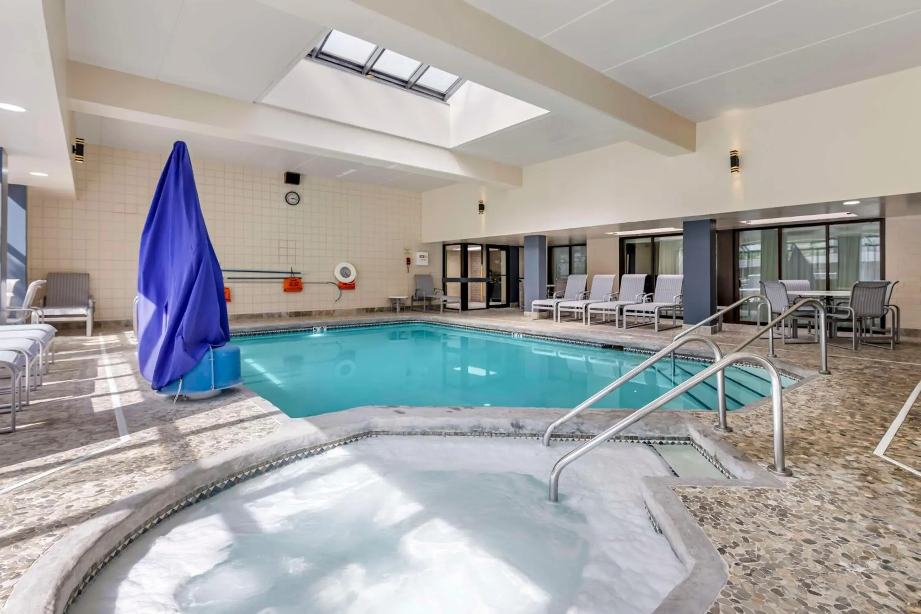 Pool view in Best Western Plus InnTowner Madison Pool view in Best Western Plus InnTowner Madison