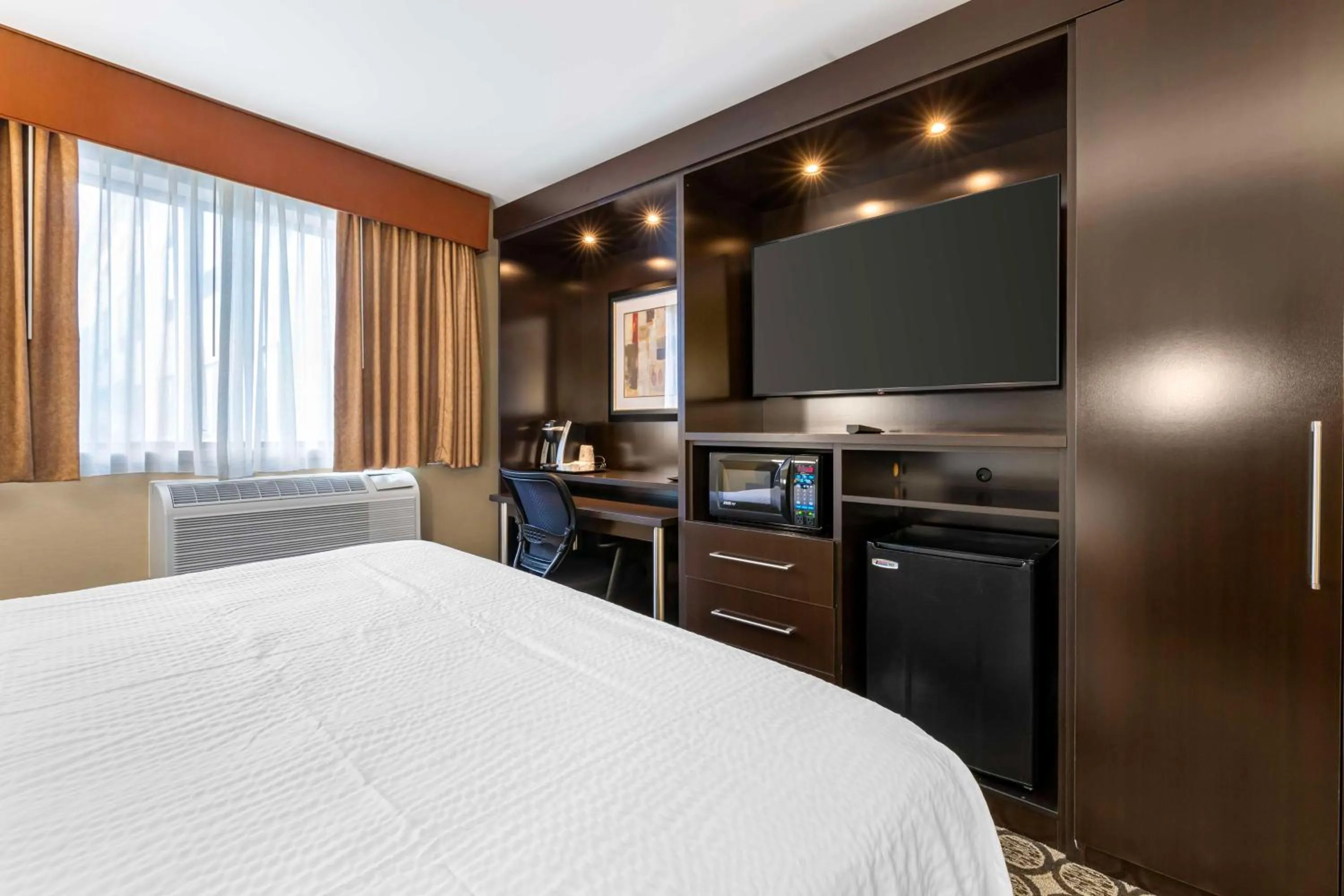 Bedroom, Bed in Best Western Plus InnTowner Madison