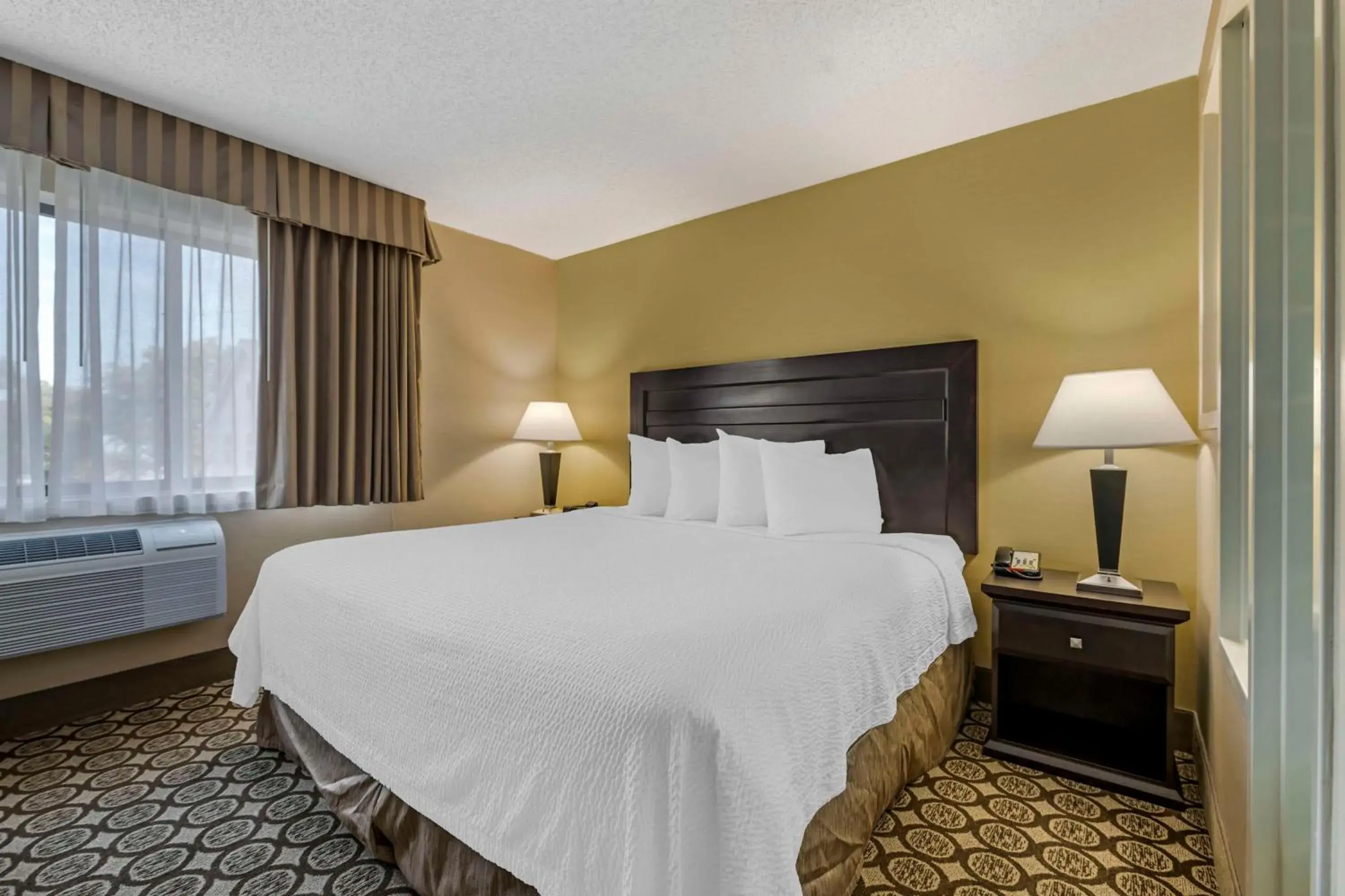 Bedroom, Bed in Best Western Plus InnTowner Madison Bedroom, Bed in Best Western Plus InnTowner Madison