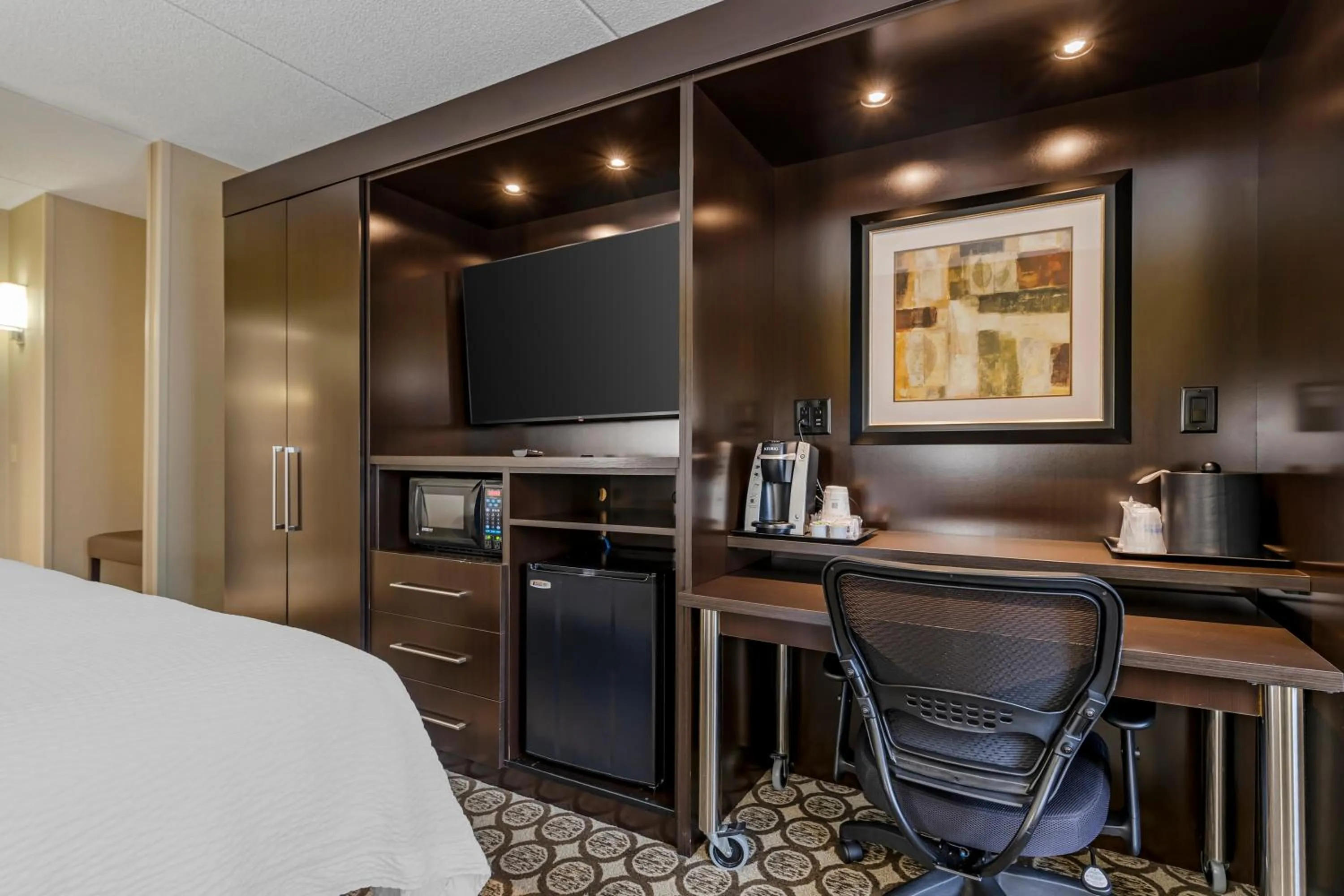 Bed in Best Western Plus InnTowner Madison