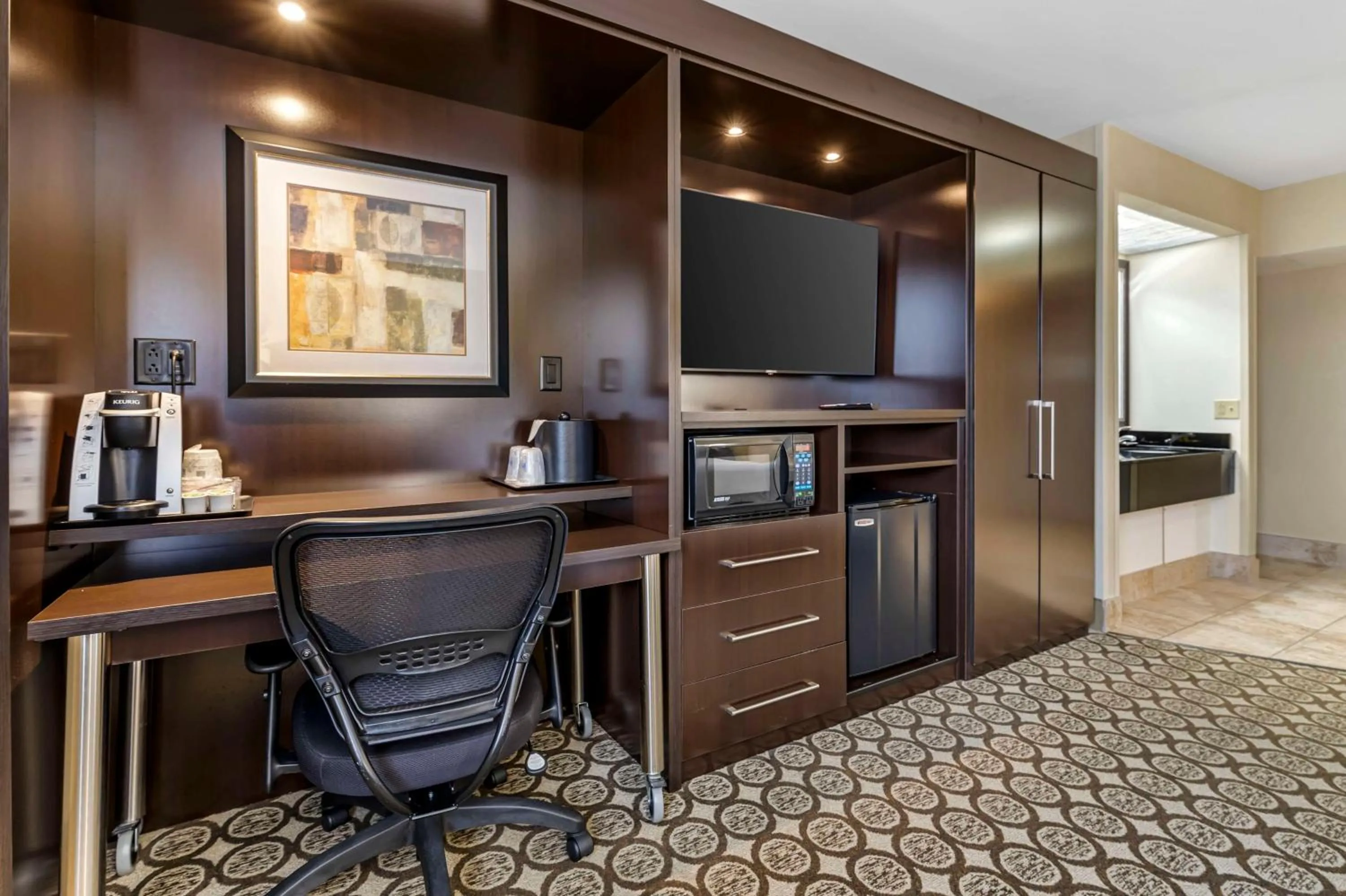 Bedroom in Best Western Plus InnTowner Madison