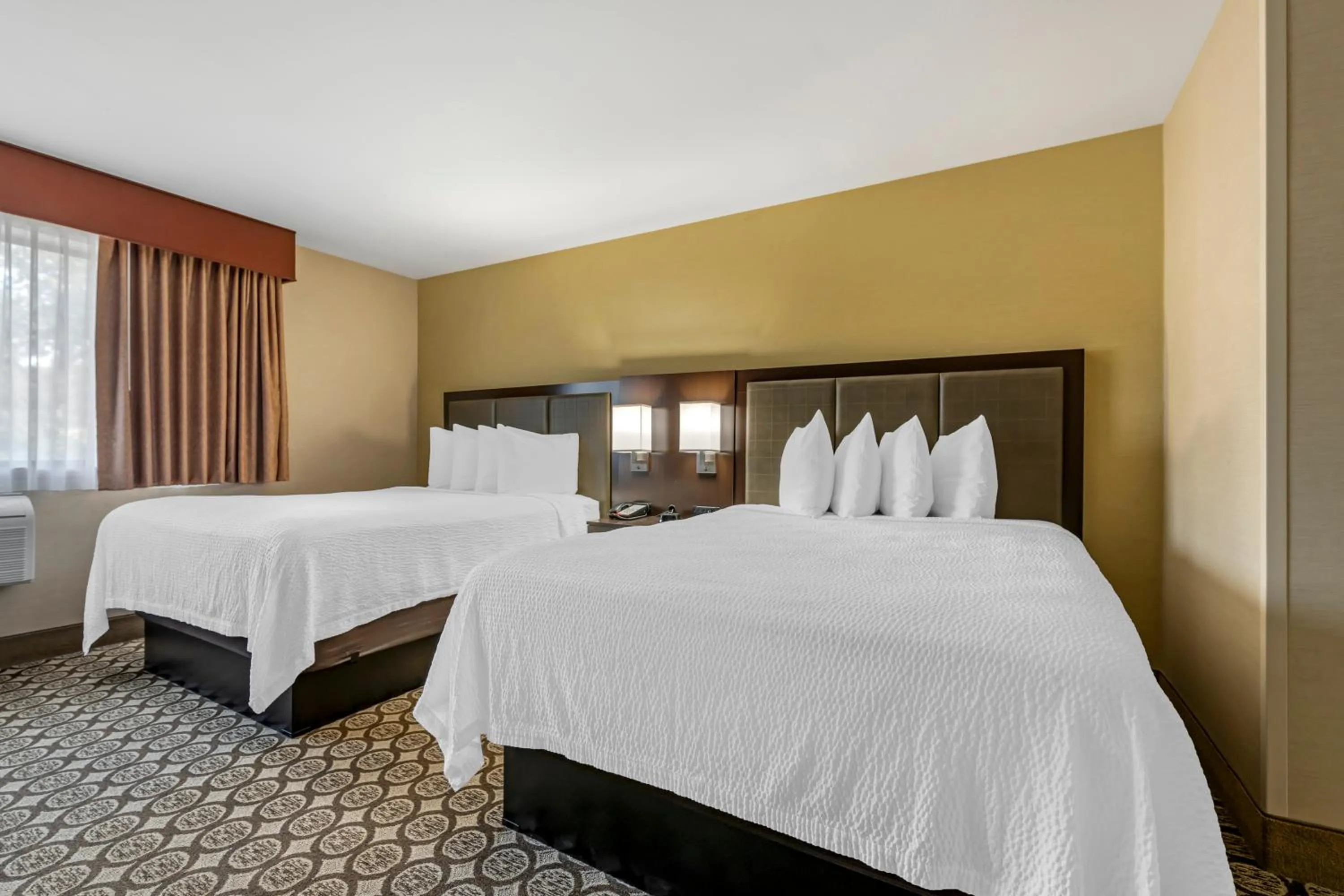 Bed in Best Western Plus InnTowner Madison