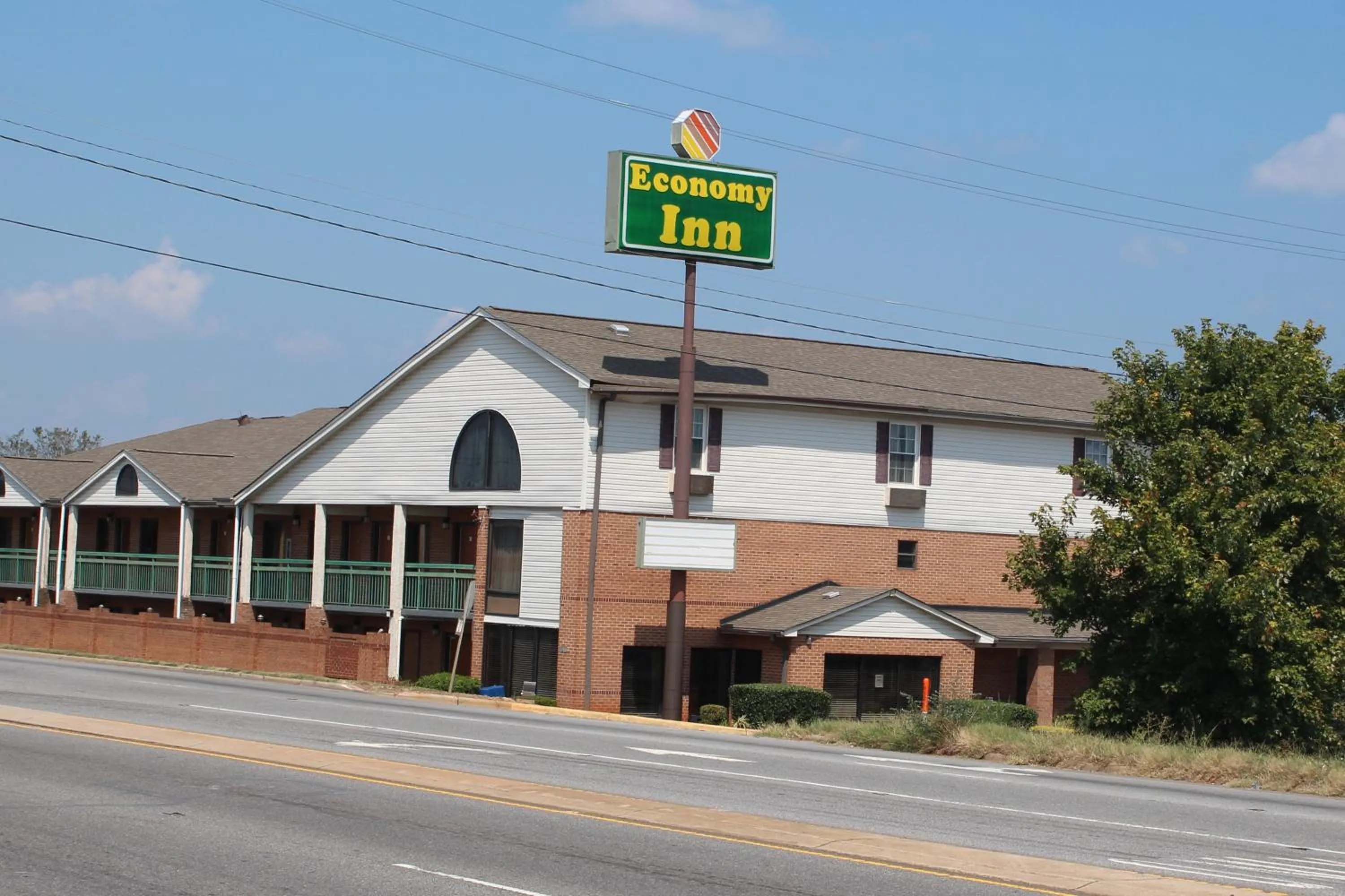 Property building in Economy Inn - Statesville