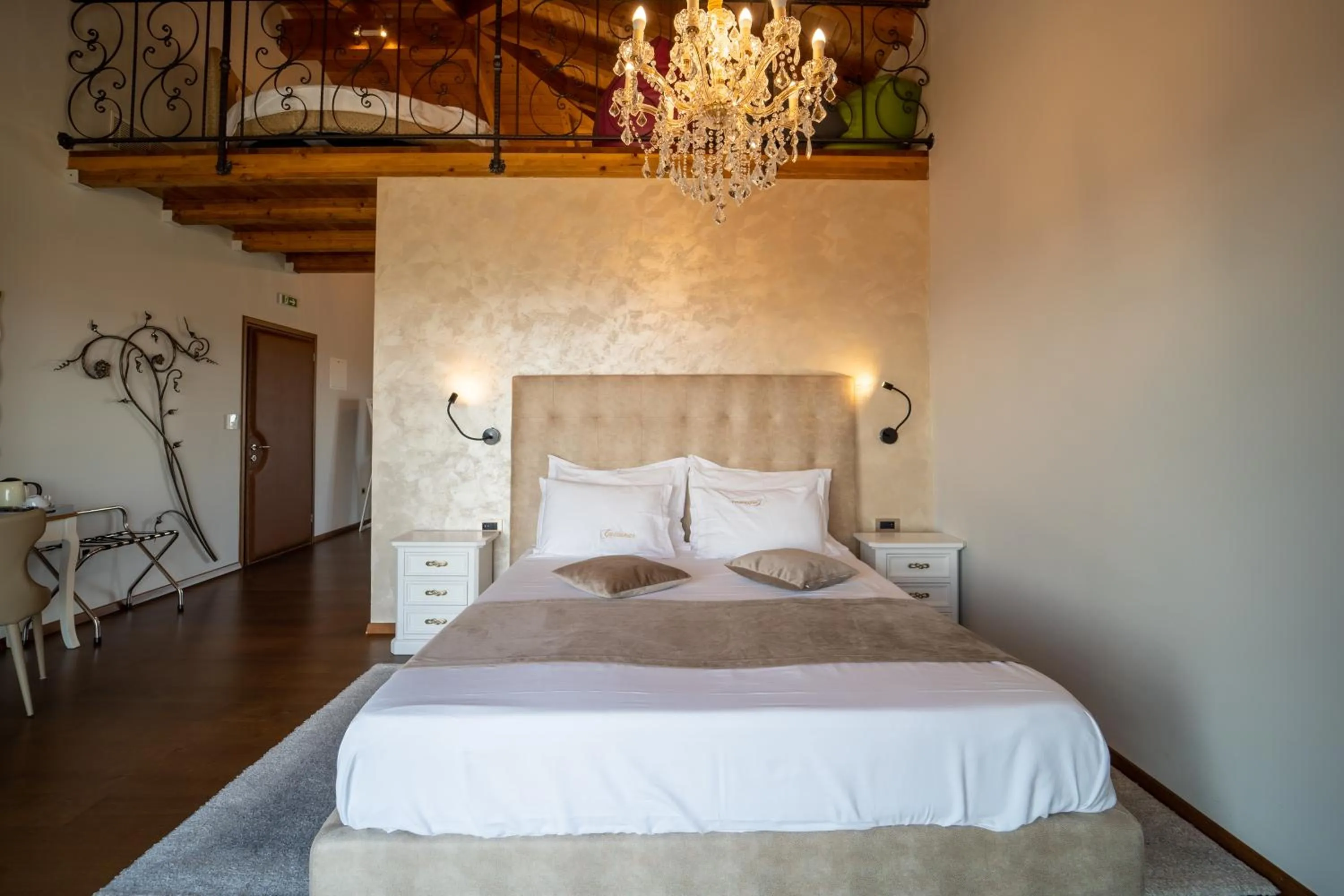 Bedroom, Bed in Wine Residence Cattunar