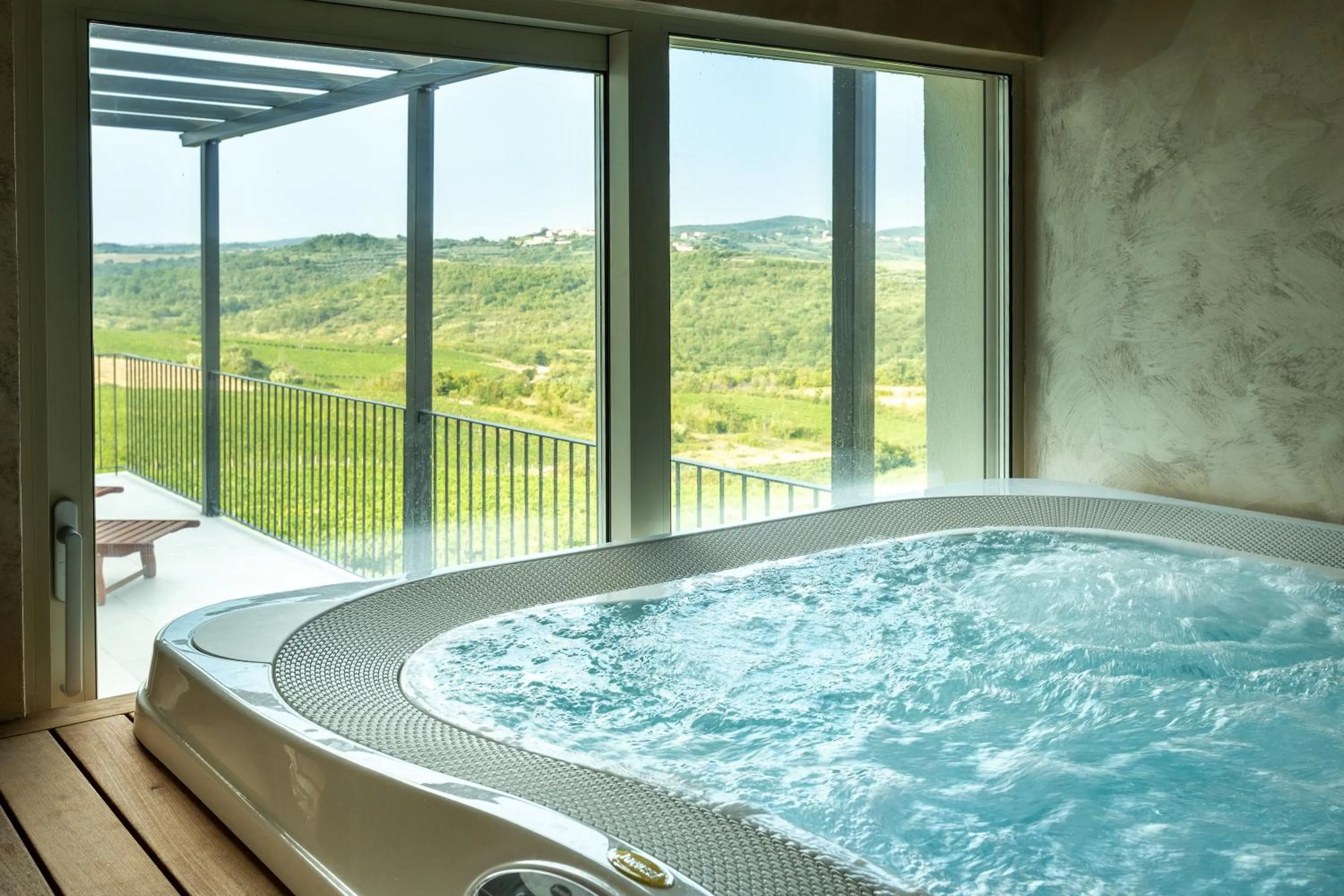 Natural landscape in Wine Residence Cattunar