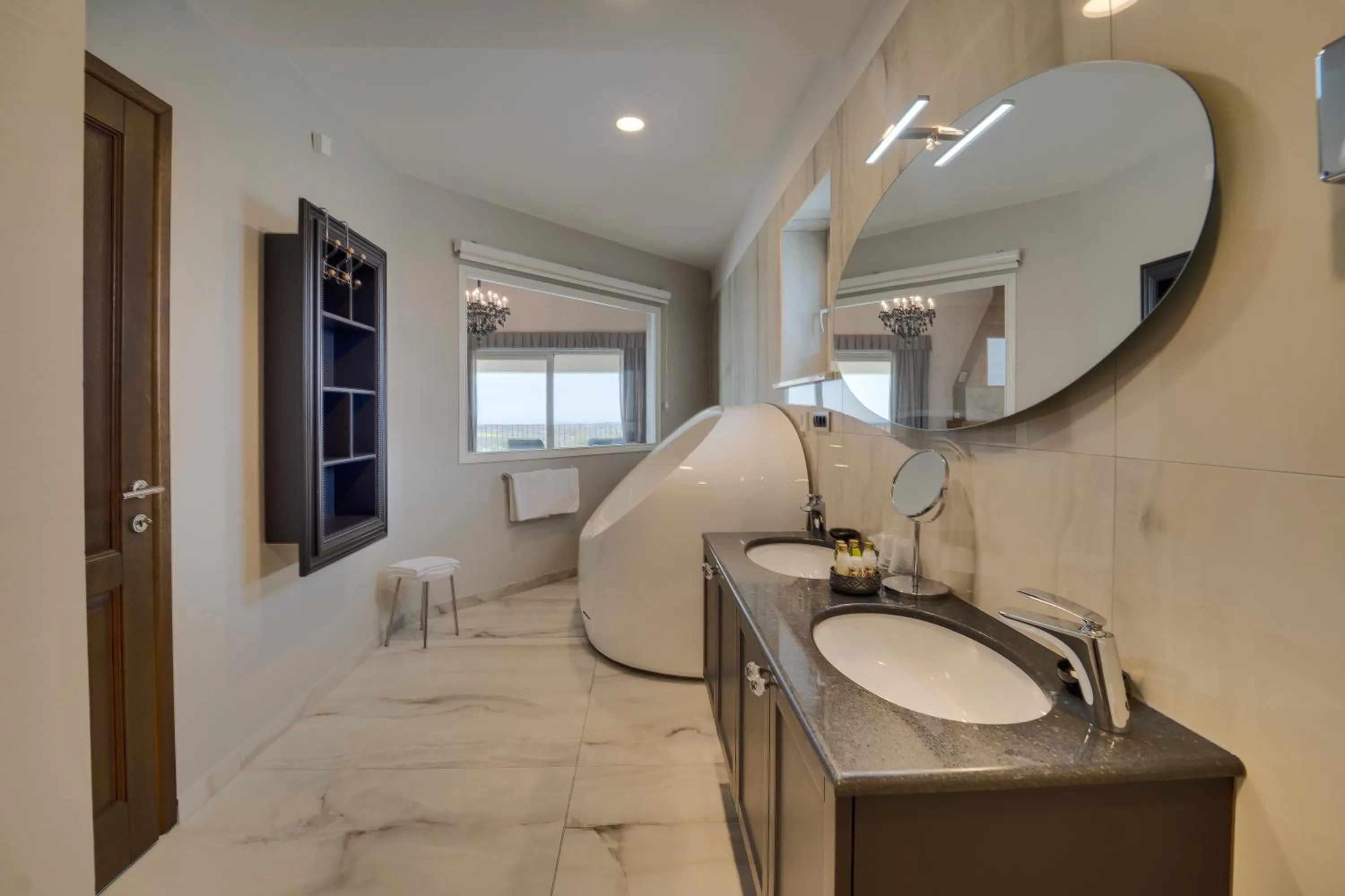 Hot Tub in Wine Residence Cattunar