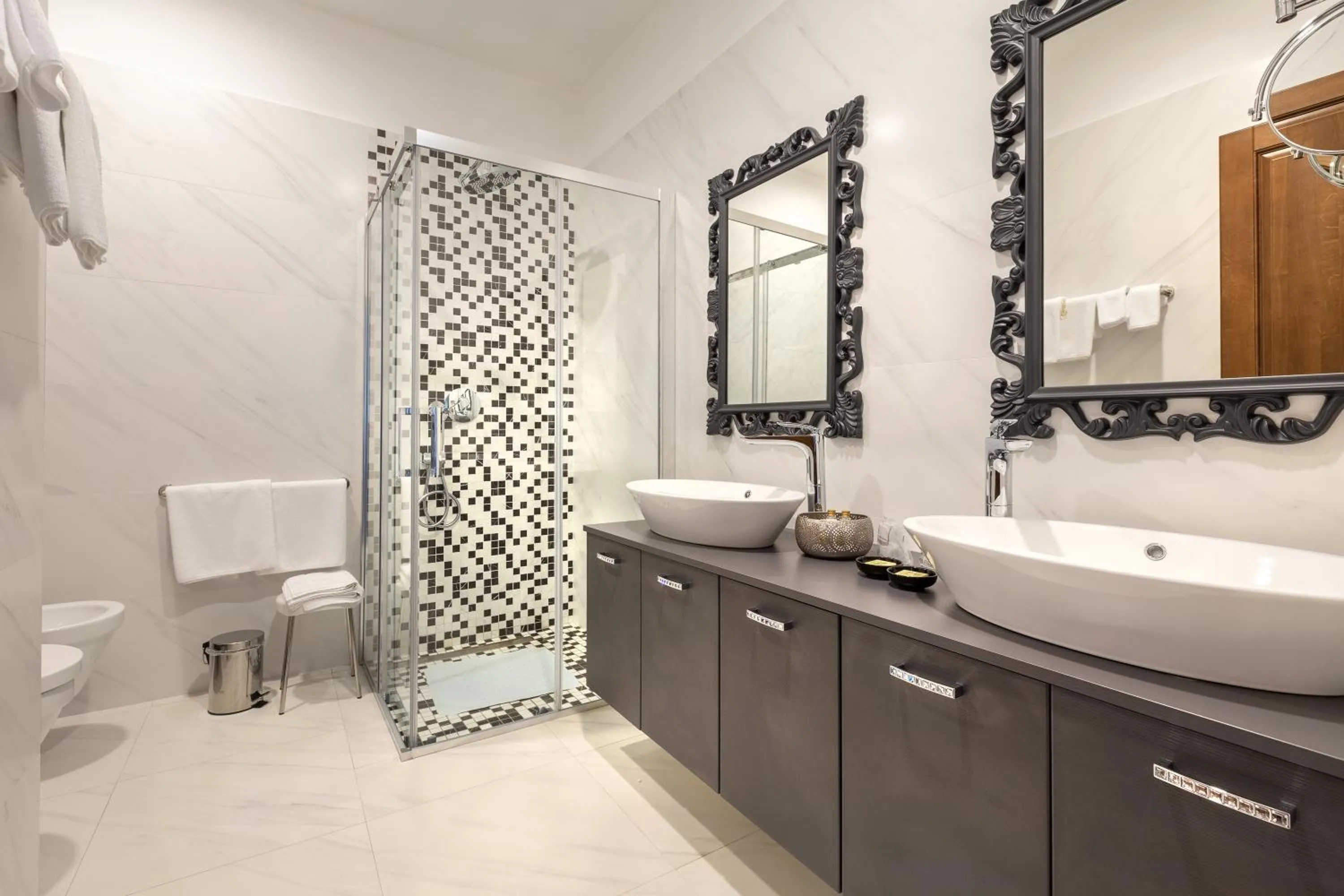 Shower in Wine Residence Cattunar