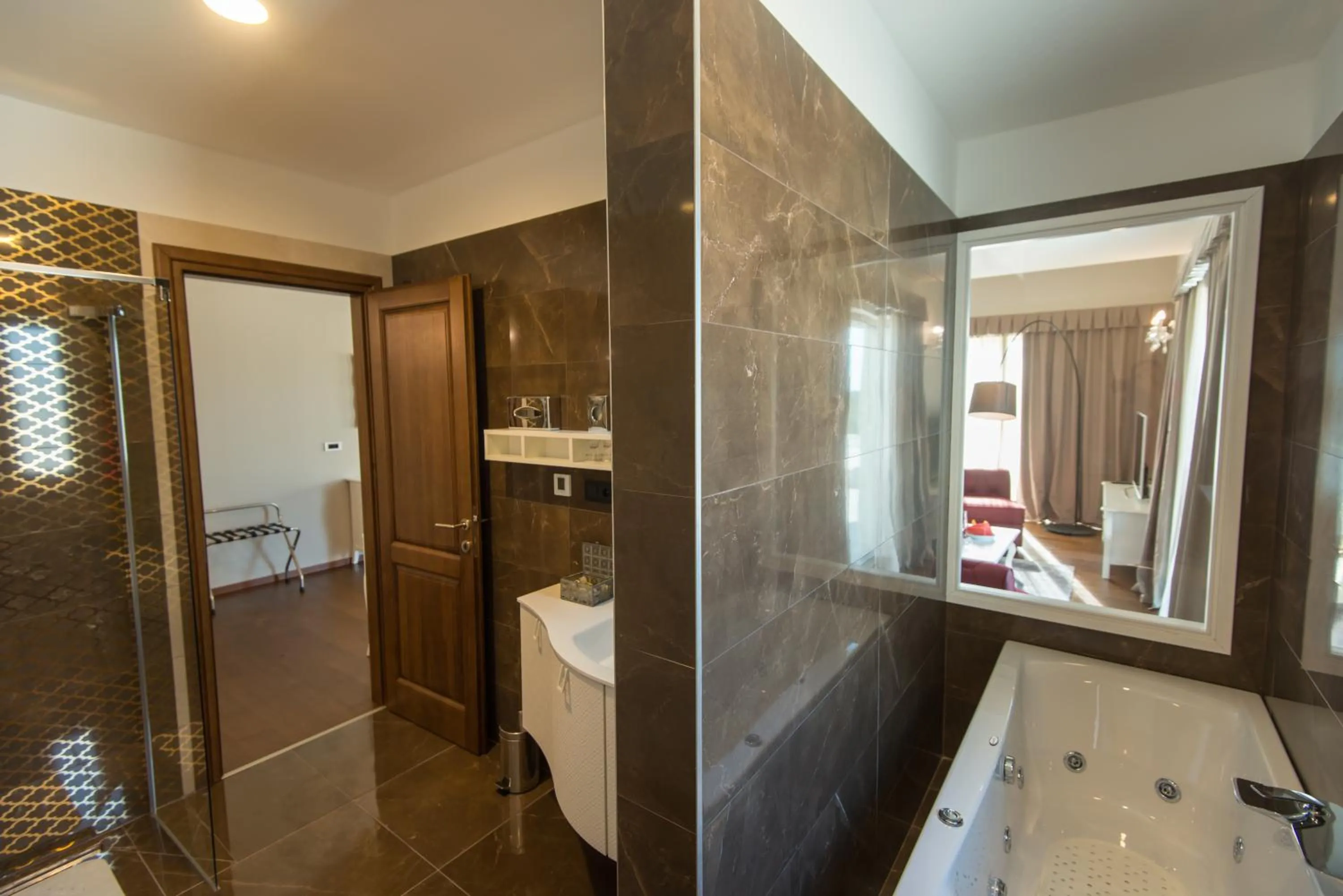 Shower in Wine Residence Cattunar