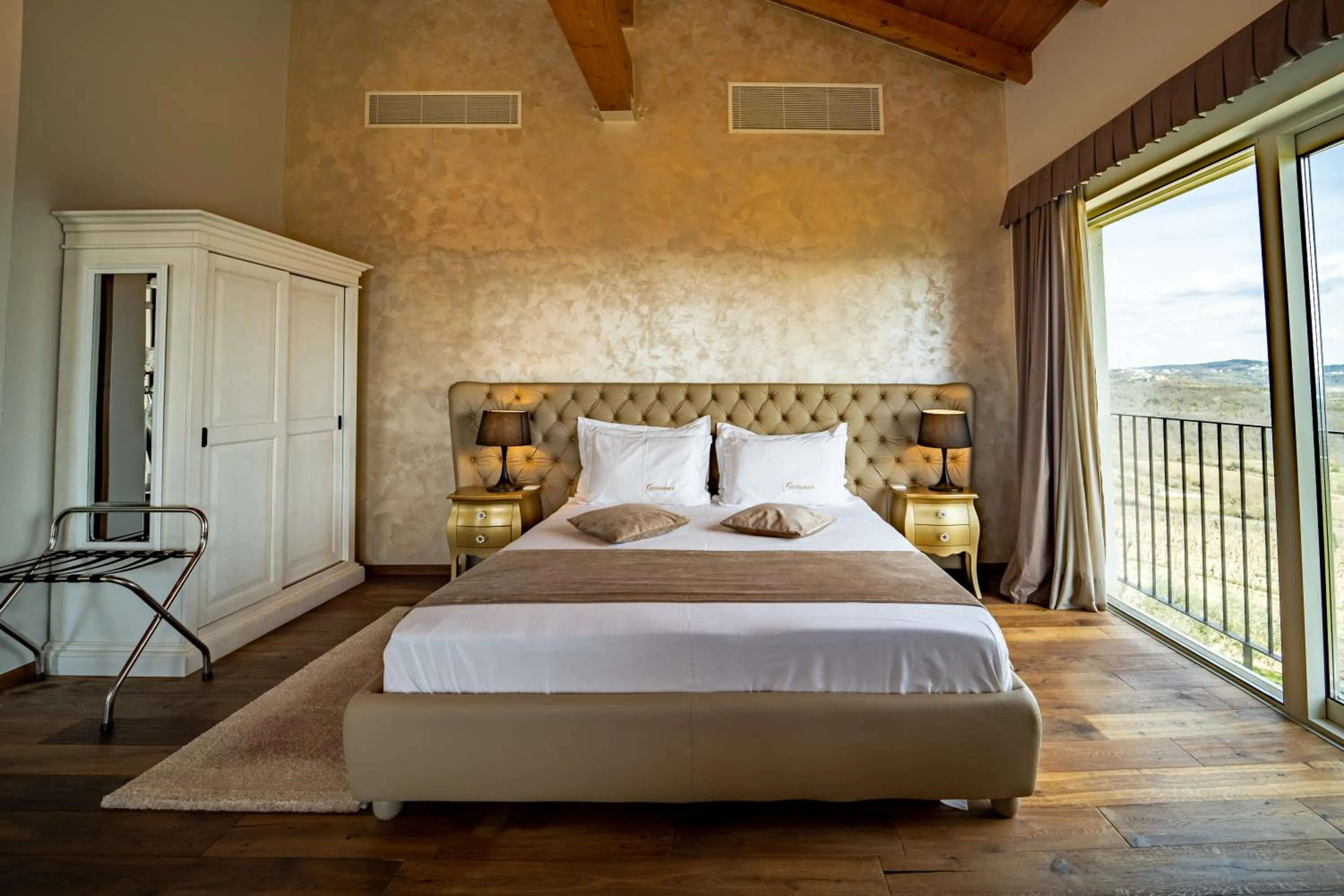 Bed in Wine Residence Cattunar