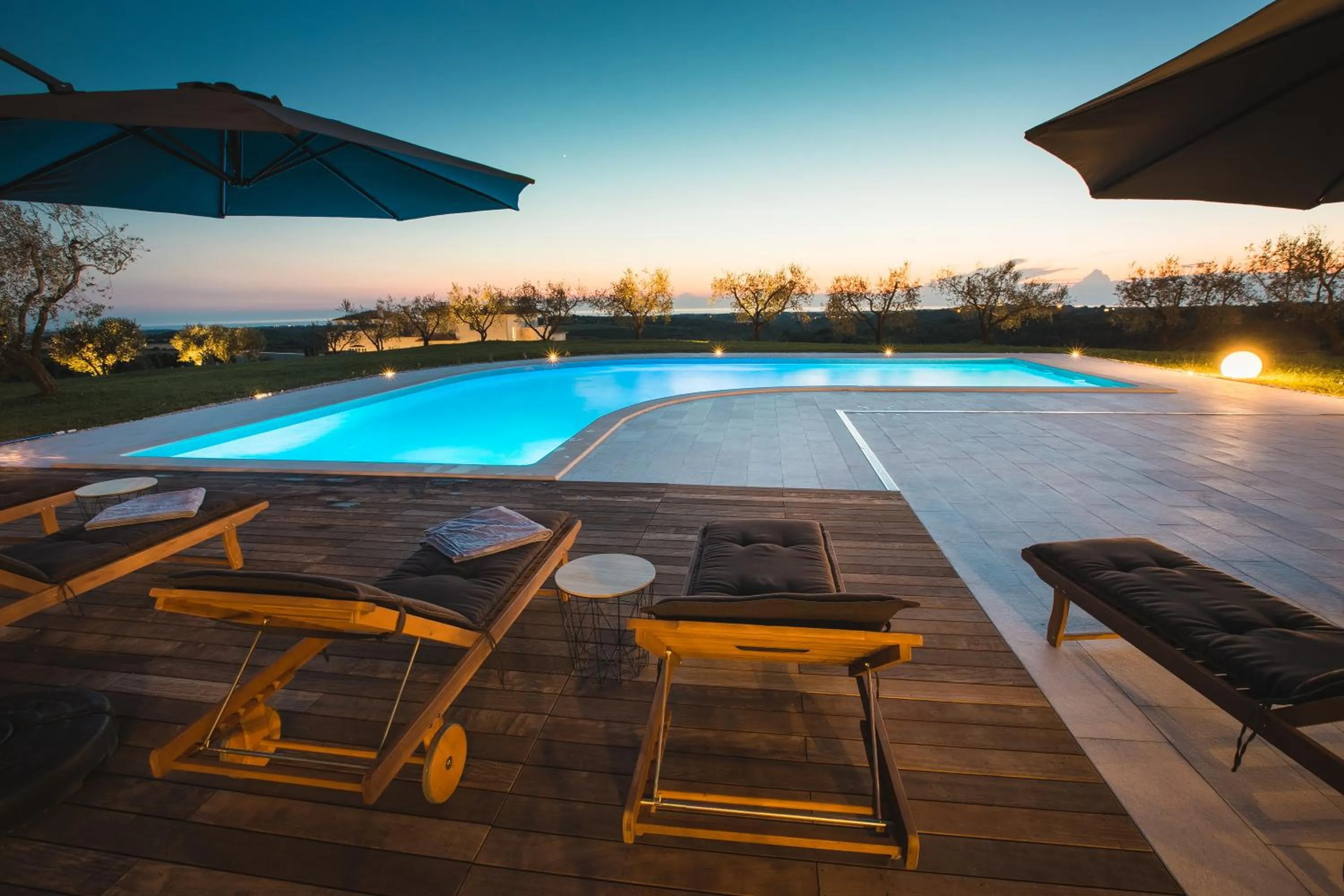 Swimming pool in Wine Residence Cattunar