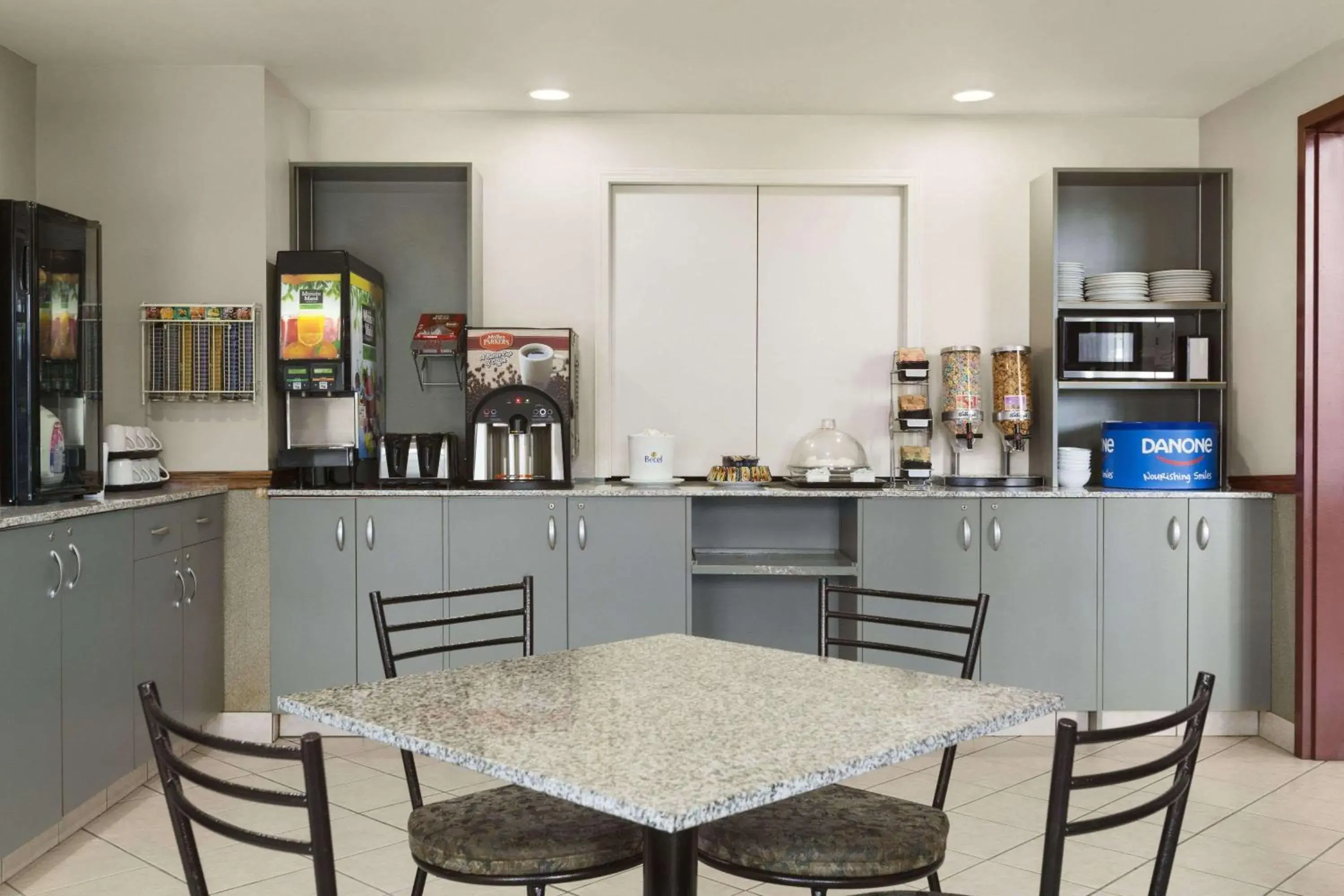 Restaurant/places to eat in Days Inn by Wyndham Steinbach Restaurant/places to eat in Days Inn by Wyndham Steinbach