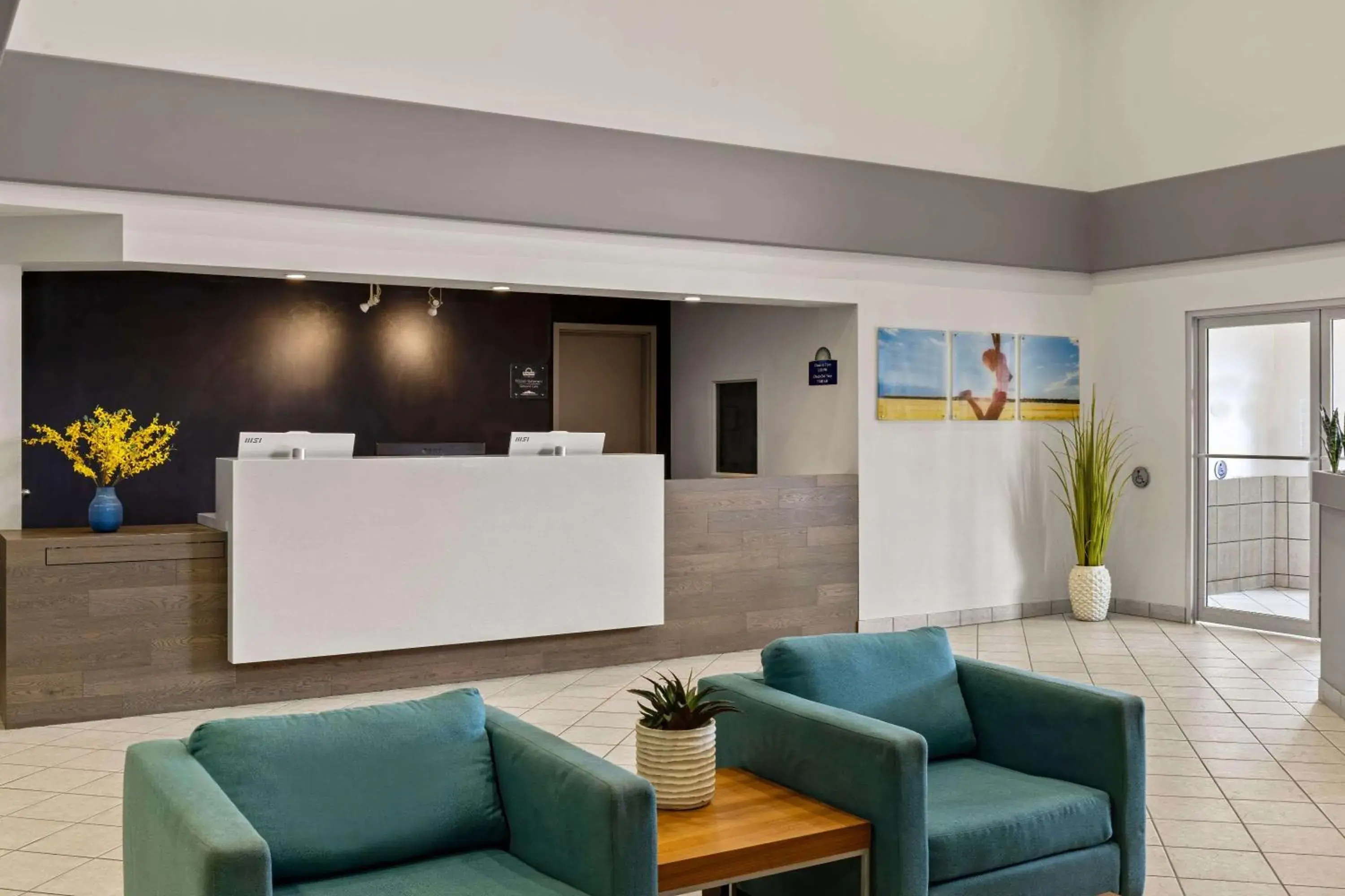 Lobby or reception in Days Inn by Wyndham Steinbach Lobby or reception in Days Inn by Wyndham Steinbach
