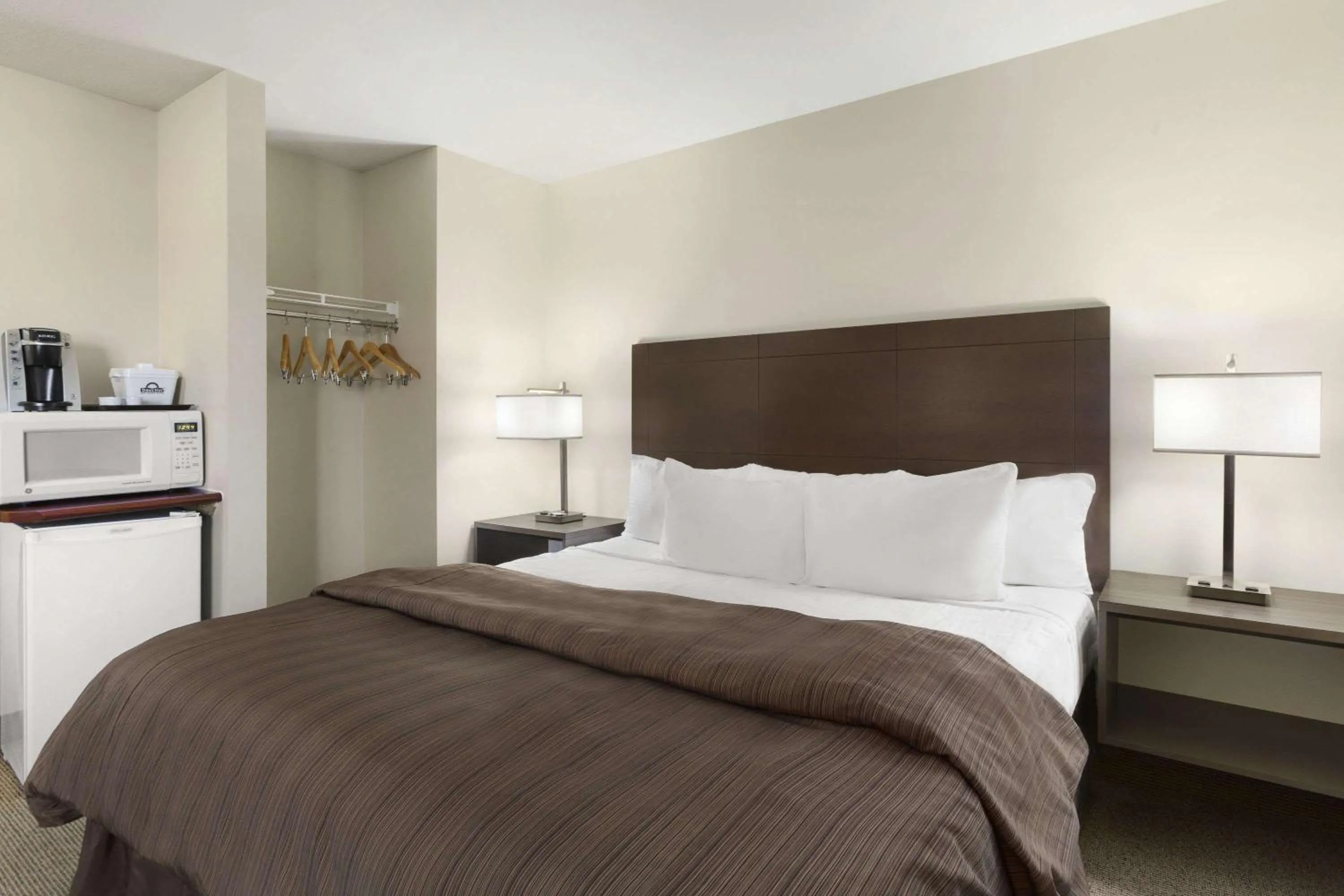 Bedroom, Bed in Days Inn by Wyndham Steinbach