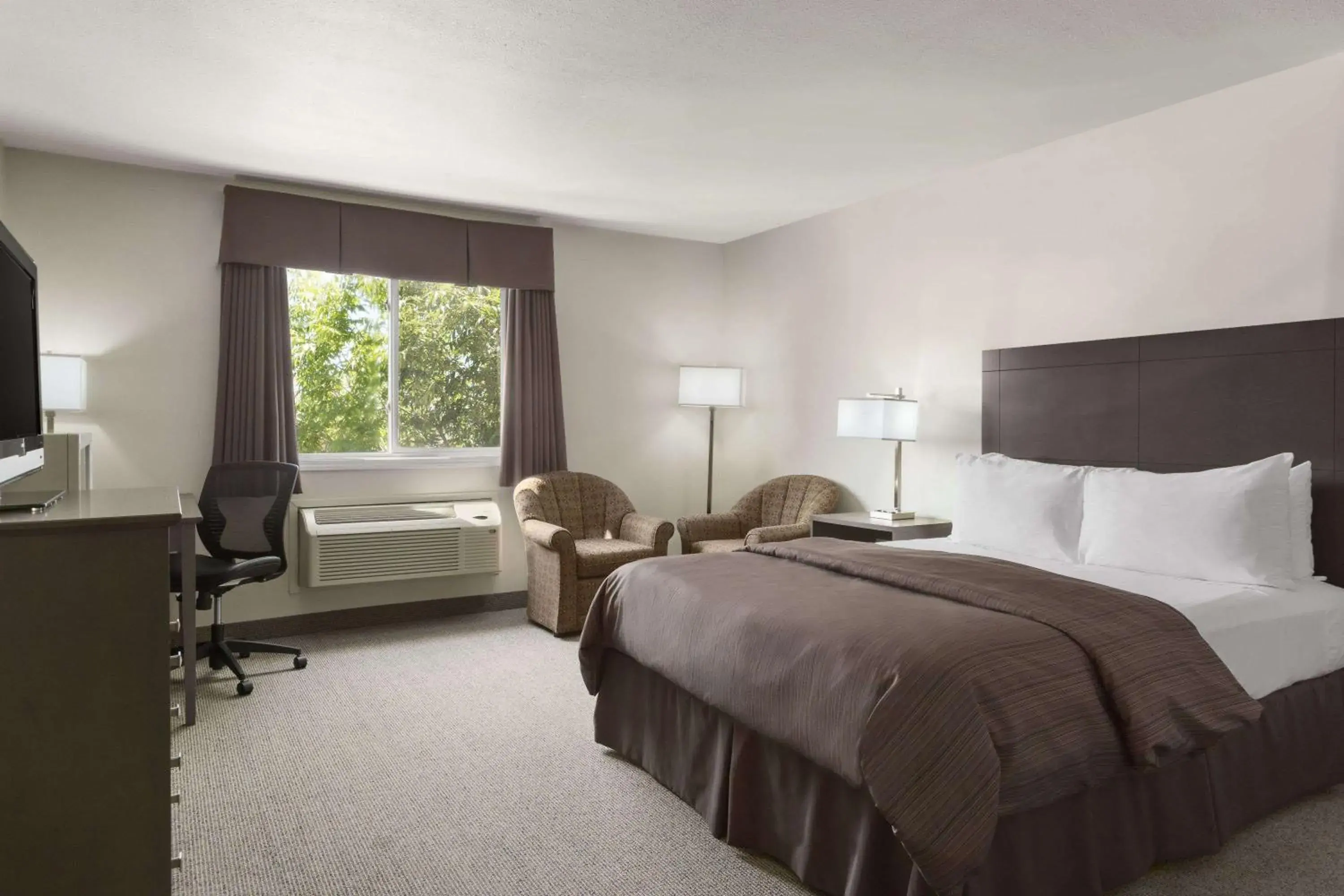 Bedroom, Bed in Days Inn by Wyndham Steinbach Bedroom, Bed in Days Inn by Wyndham Steinbach