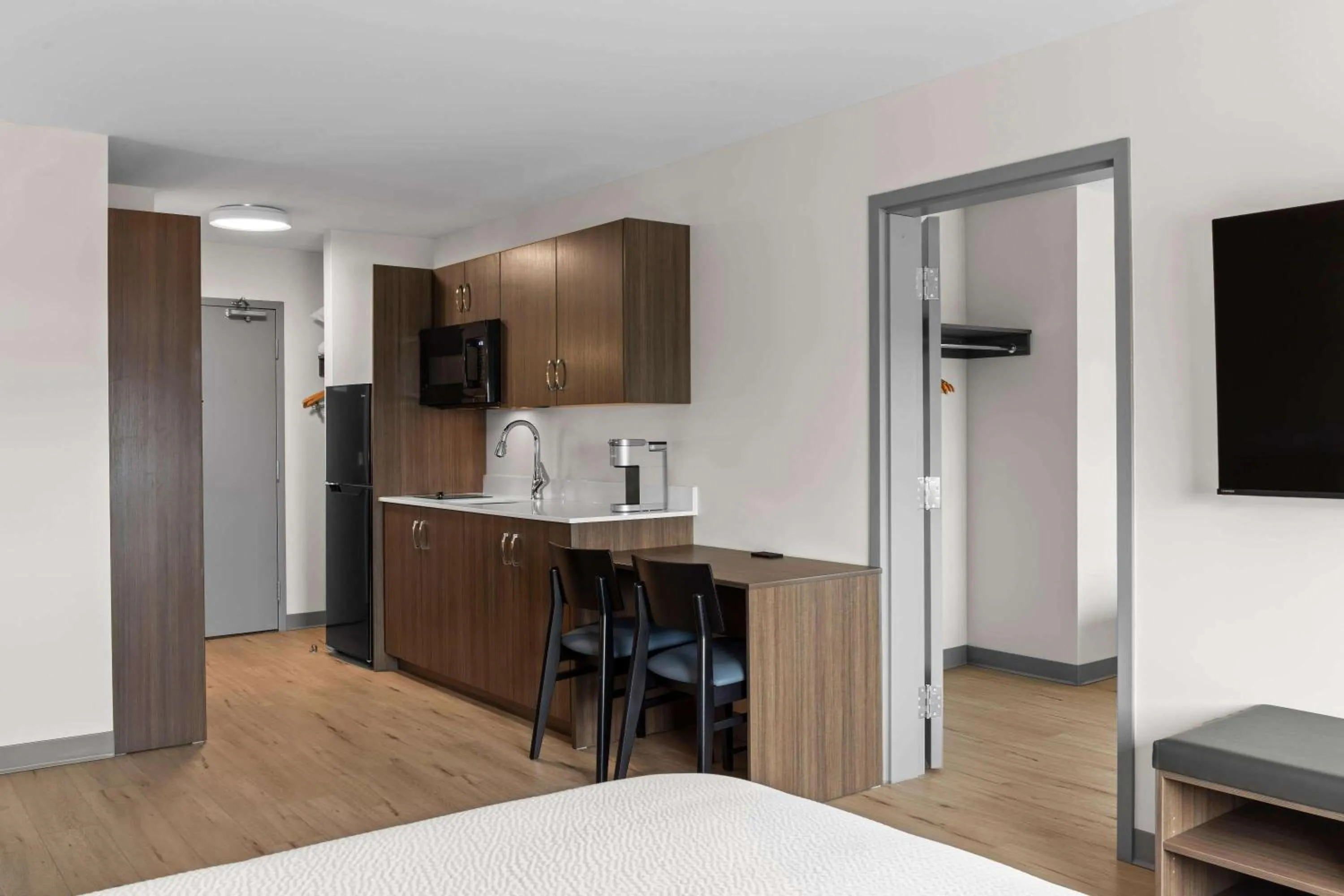 Kitchen or kitchenette in Days Inn by Wyndham Steinbach
