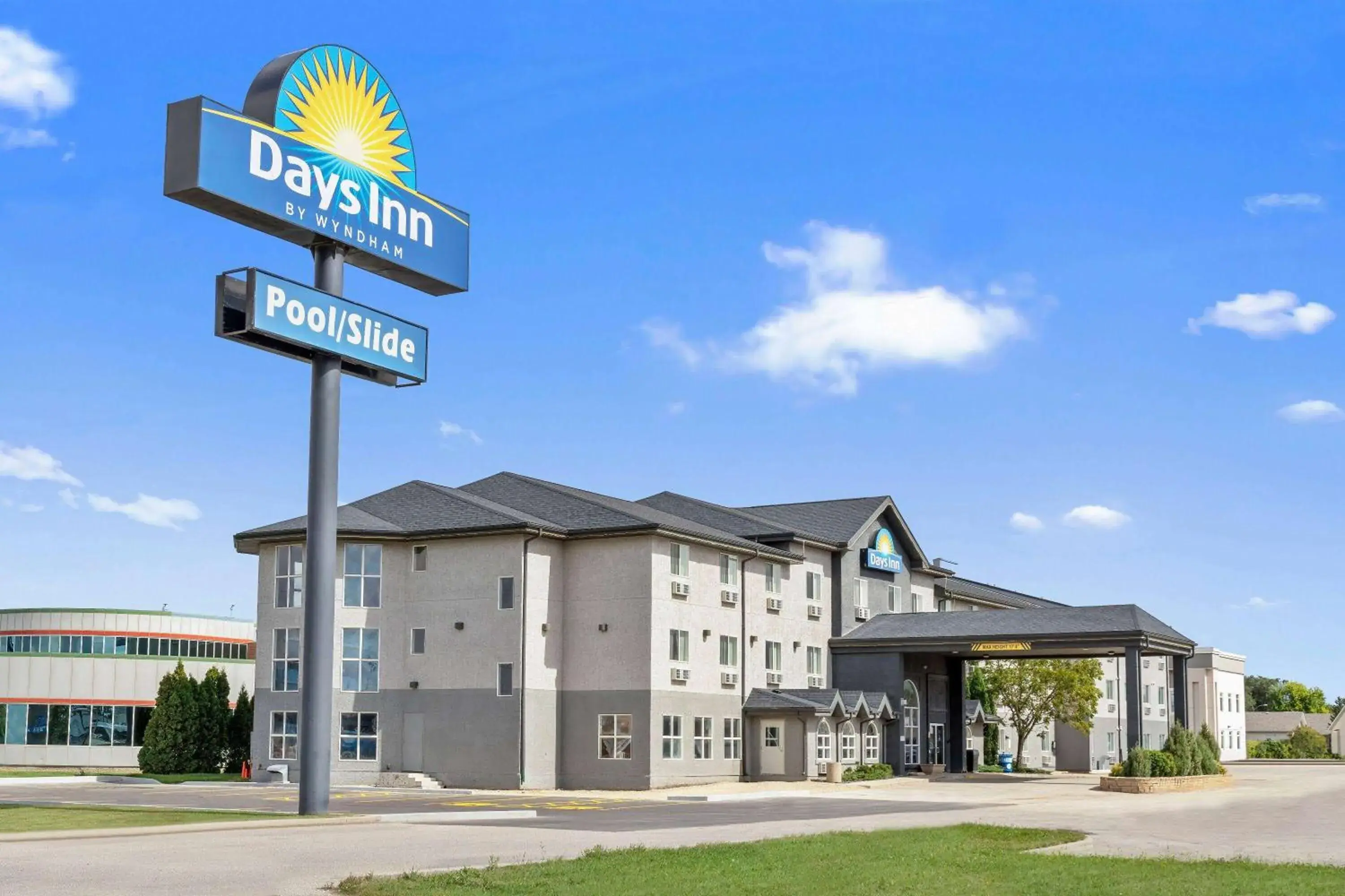 Property building in Days Inn by Wyndham Steinbach Property building in Days Inn by Wyndham Steinbach