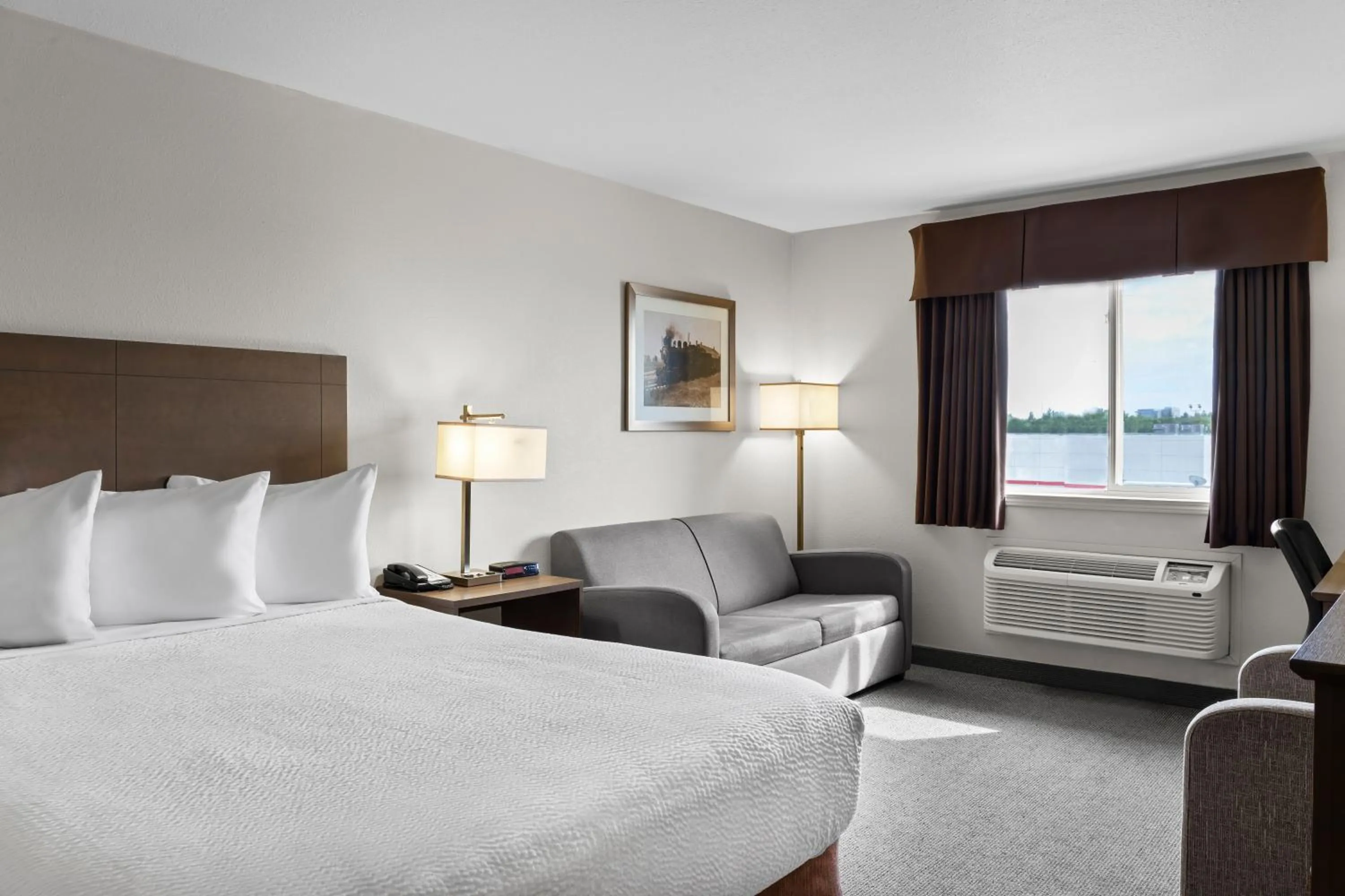 Bed in Days Inn by Wyndham Steinbach