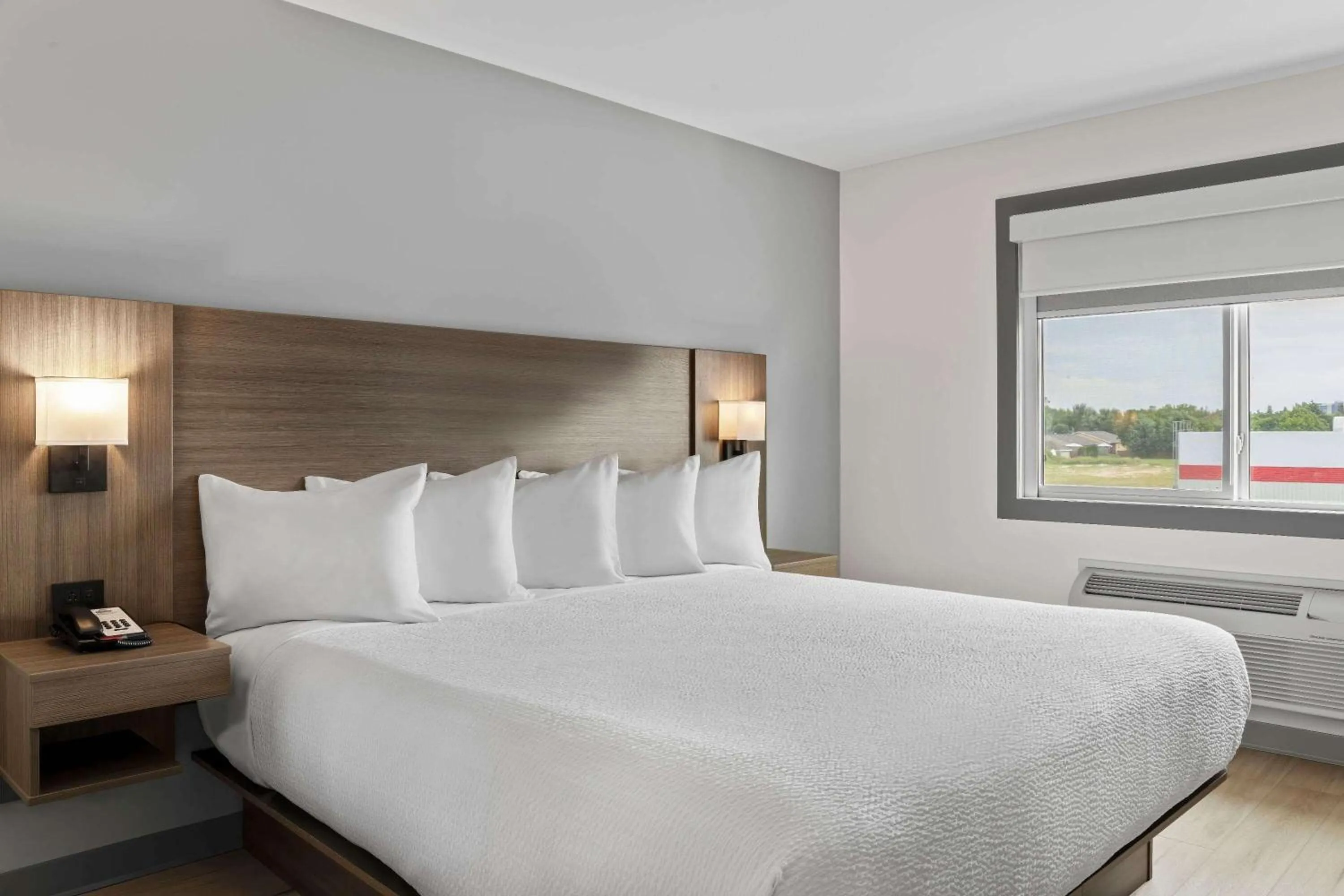 Photo of the whole room, Bed in Days Inn by Wyndham Steinbach