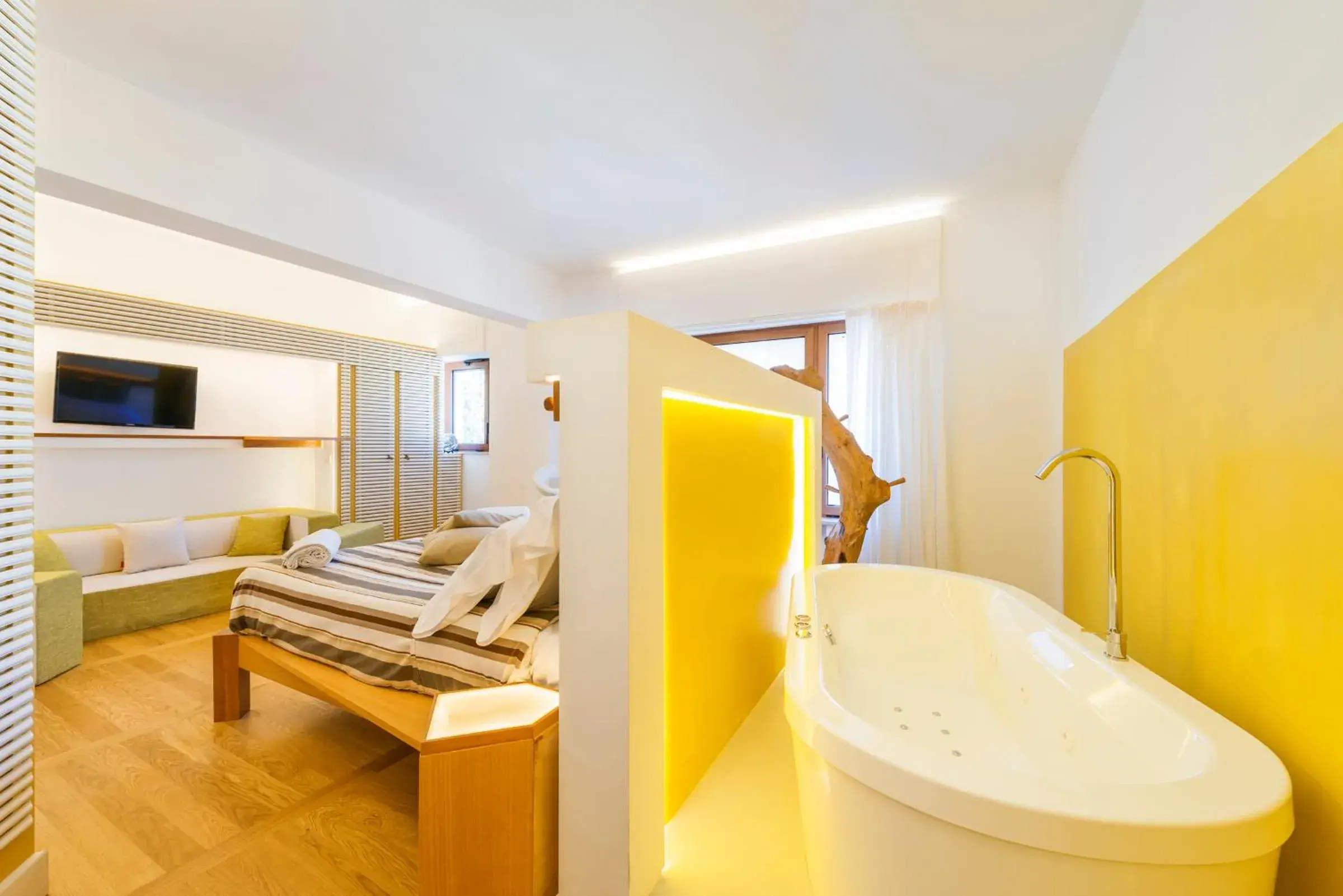 Deluxe Suite with Spa Bath in Luiselle Charming Accommodation Sorrento City Center Deluxe Suite with Spa Bath in Luiselle Charming Accommodation Sorrento City Center