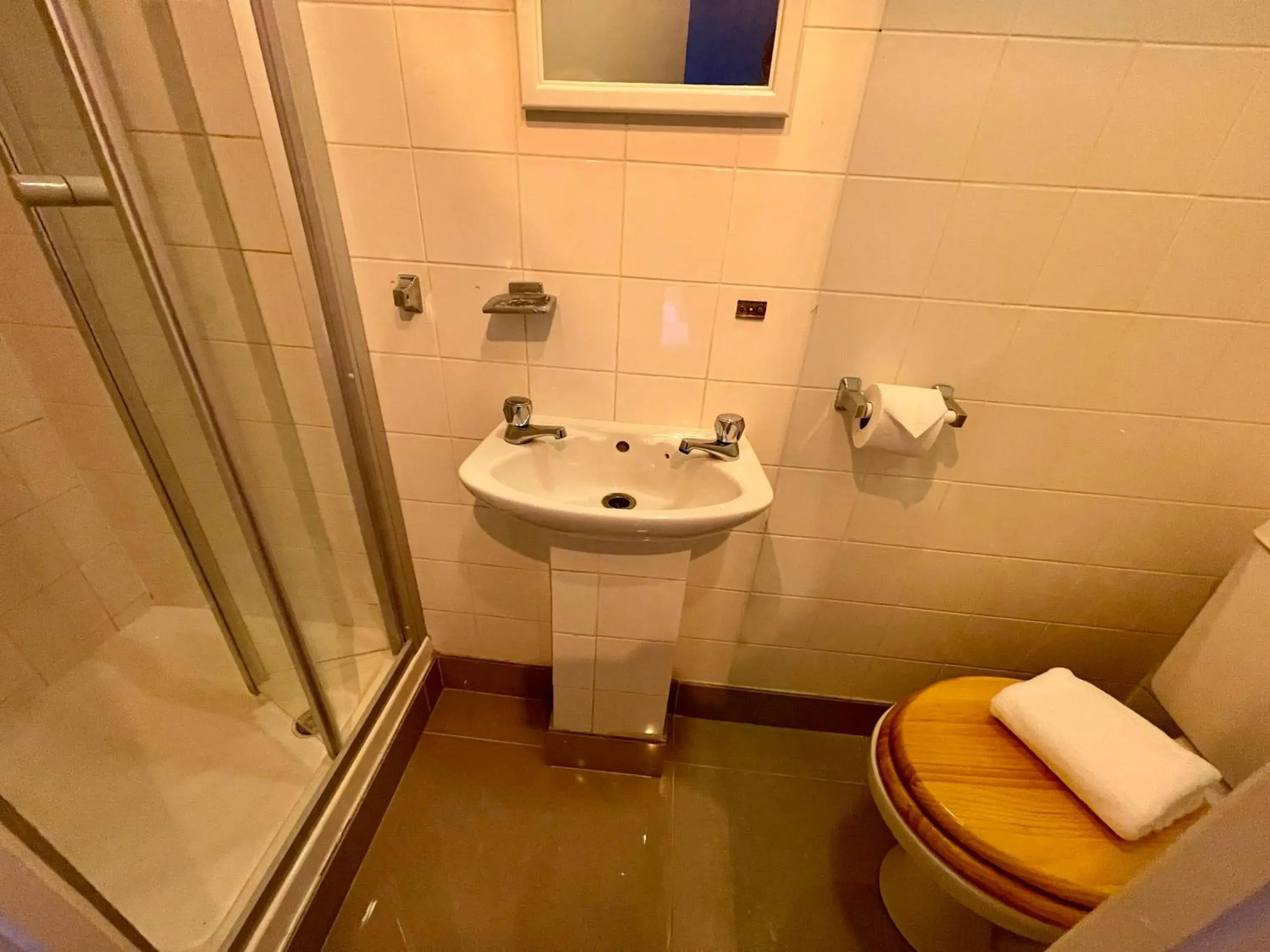 Toilet, Bathroom in Brighton Black Hotel & Hot Tubs