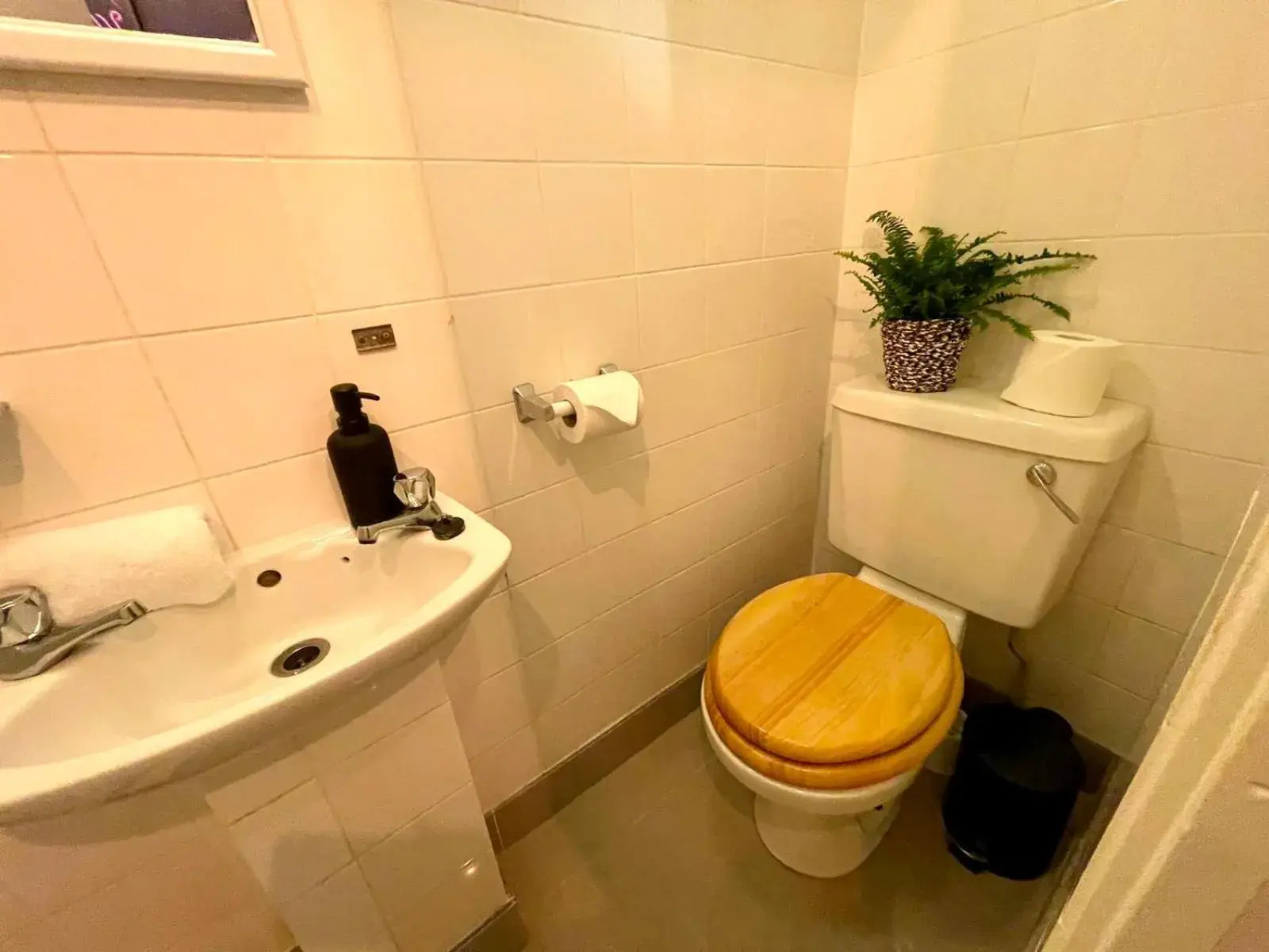 Bathroom in Brighton Black Hotel & Hot Tubs