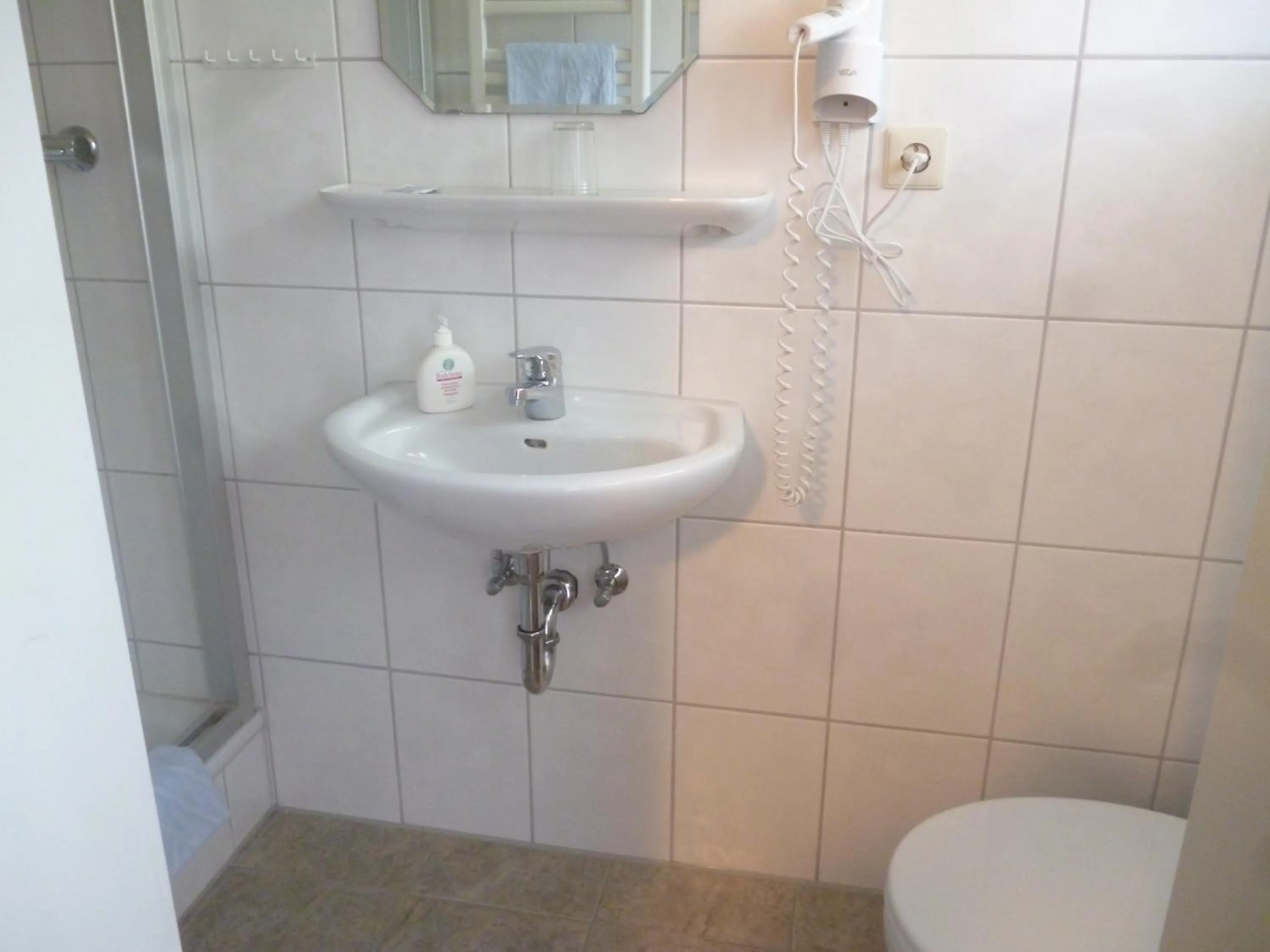 Bathroom in Hotel Land-gut-Hotel Wahlde