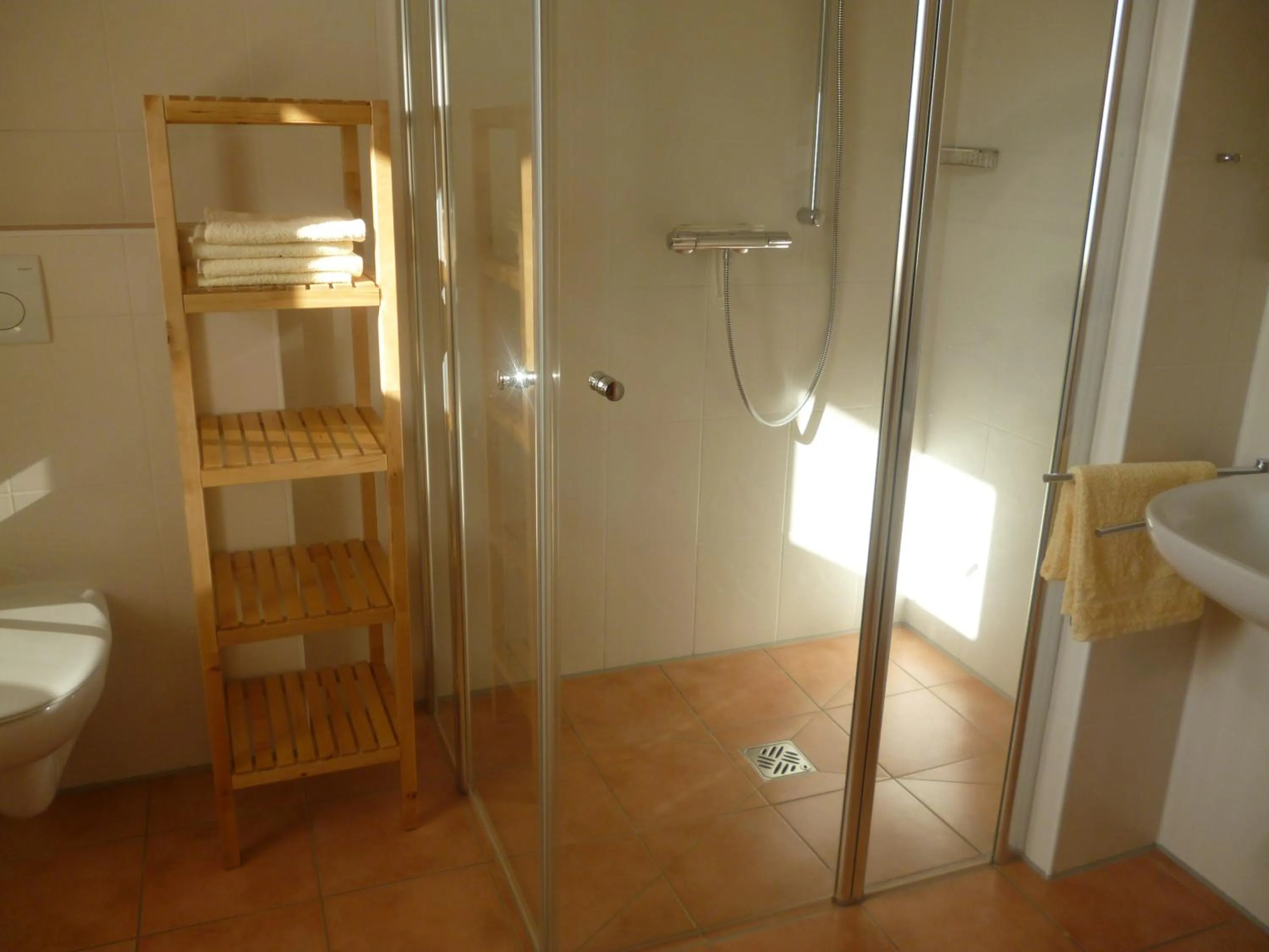 Bathroom in Hotel Land-gut-Hotel Wahlde