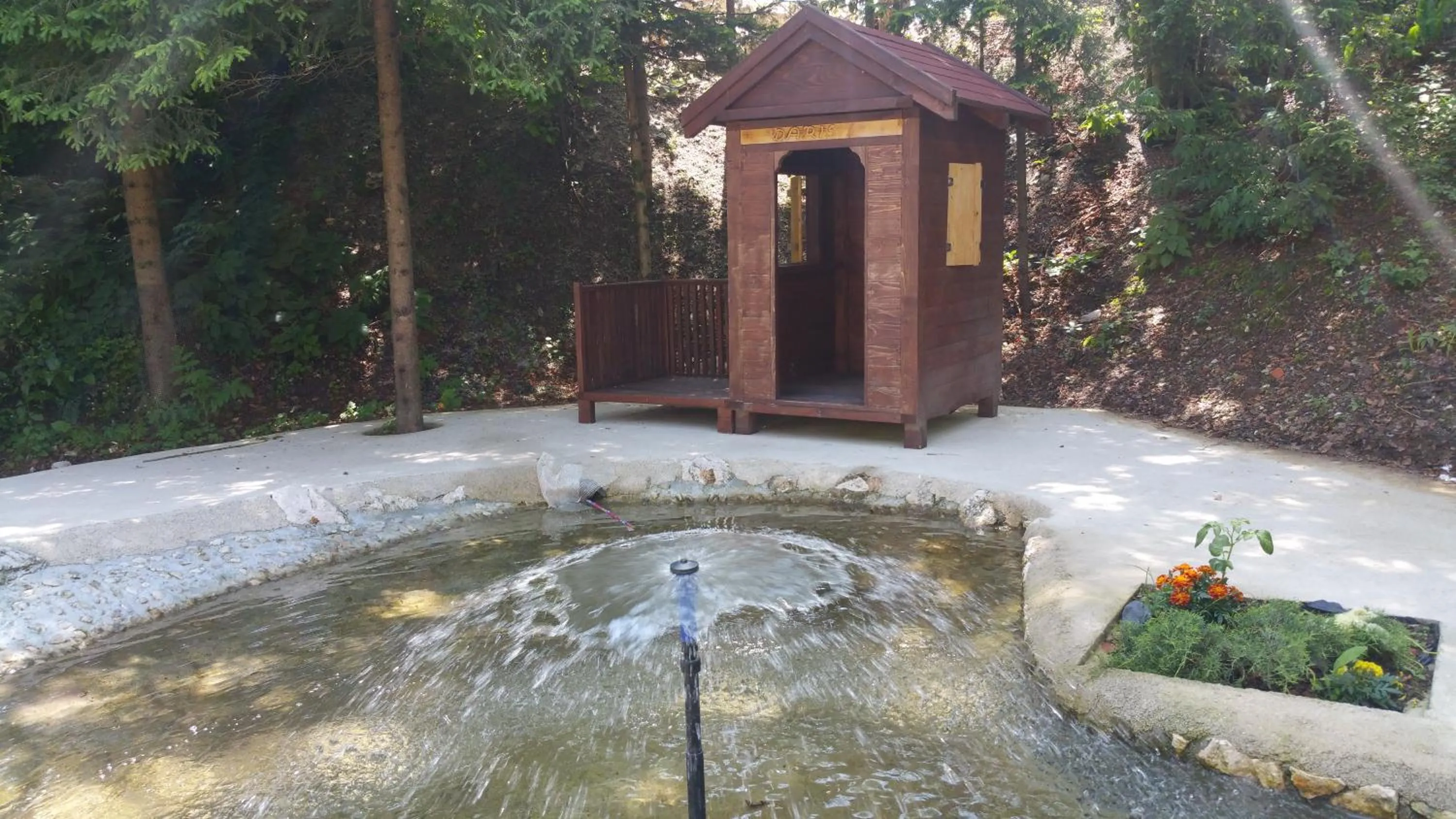 Decorative detail in Rustic Inn River 2