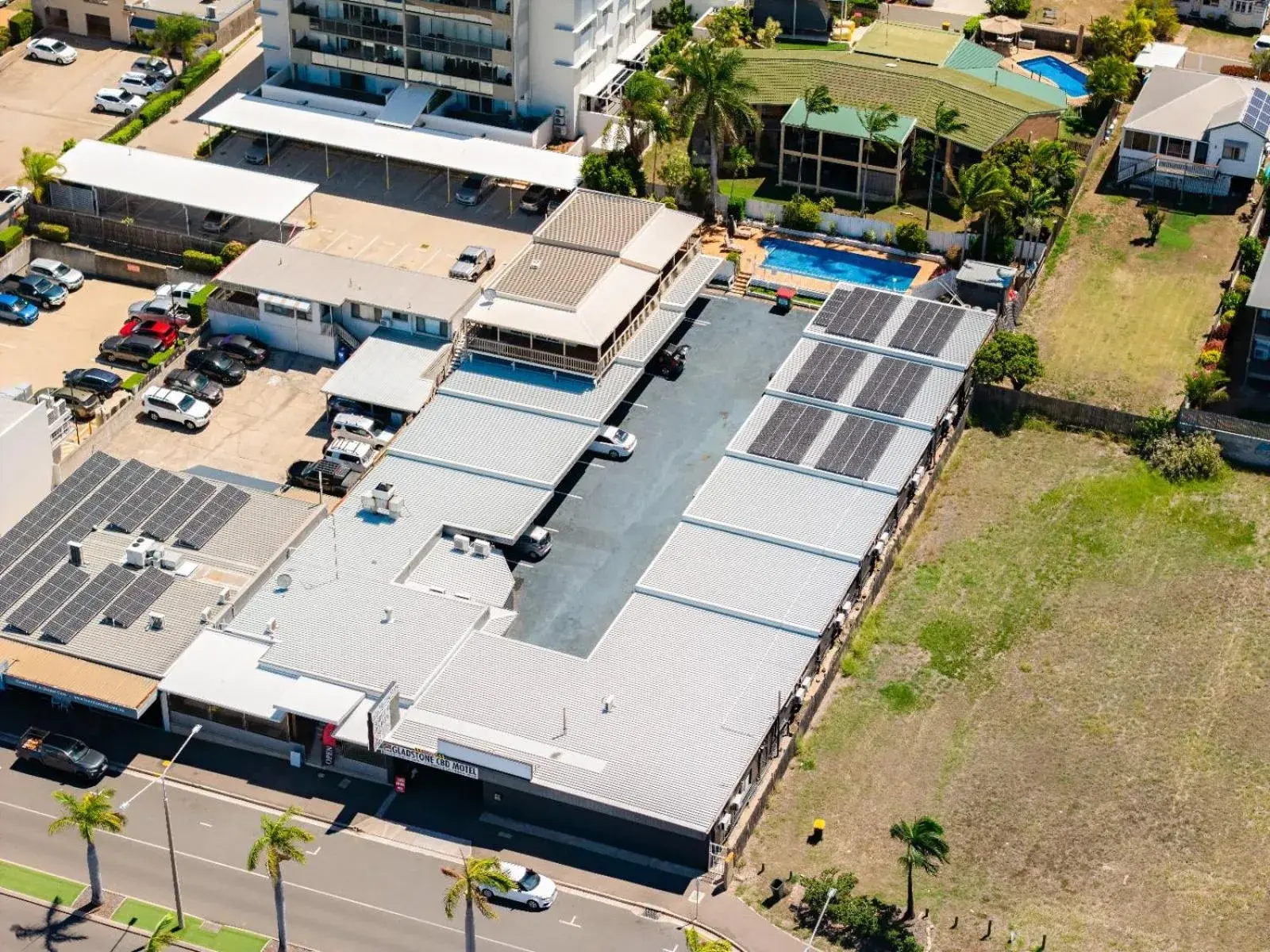 Property building in Gladstone CBD Motel Property building in Gladstone CBD Motel