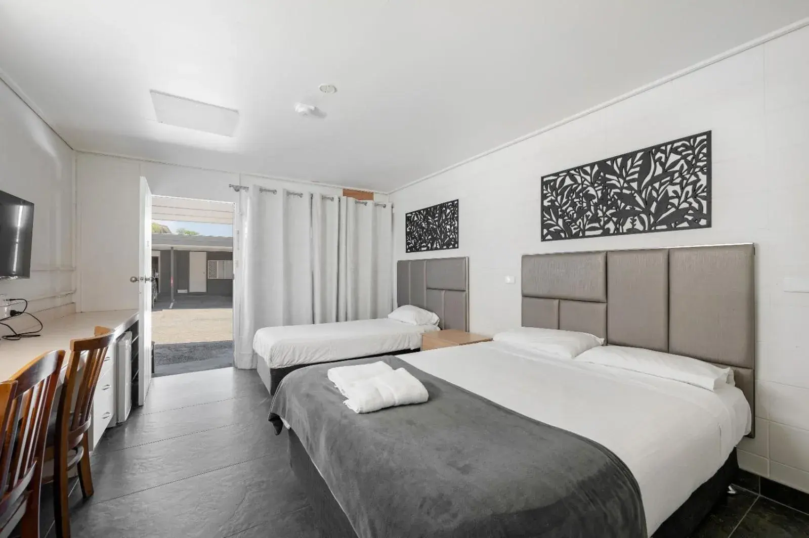 Bed in Gladstone CBD Motel Bed in Gladstone CBD Motel