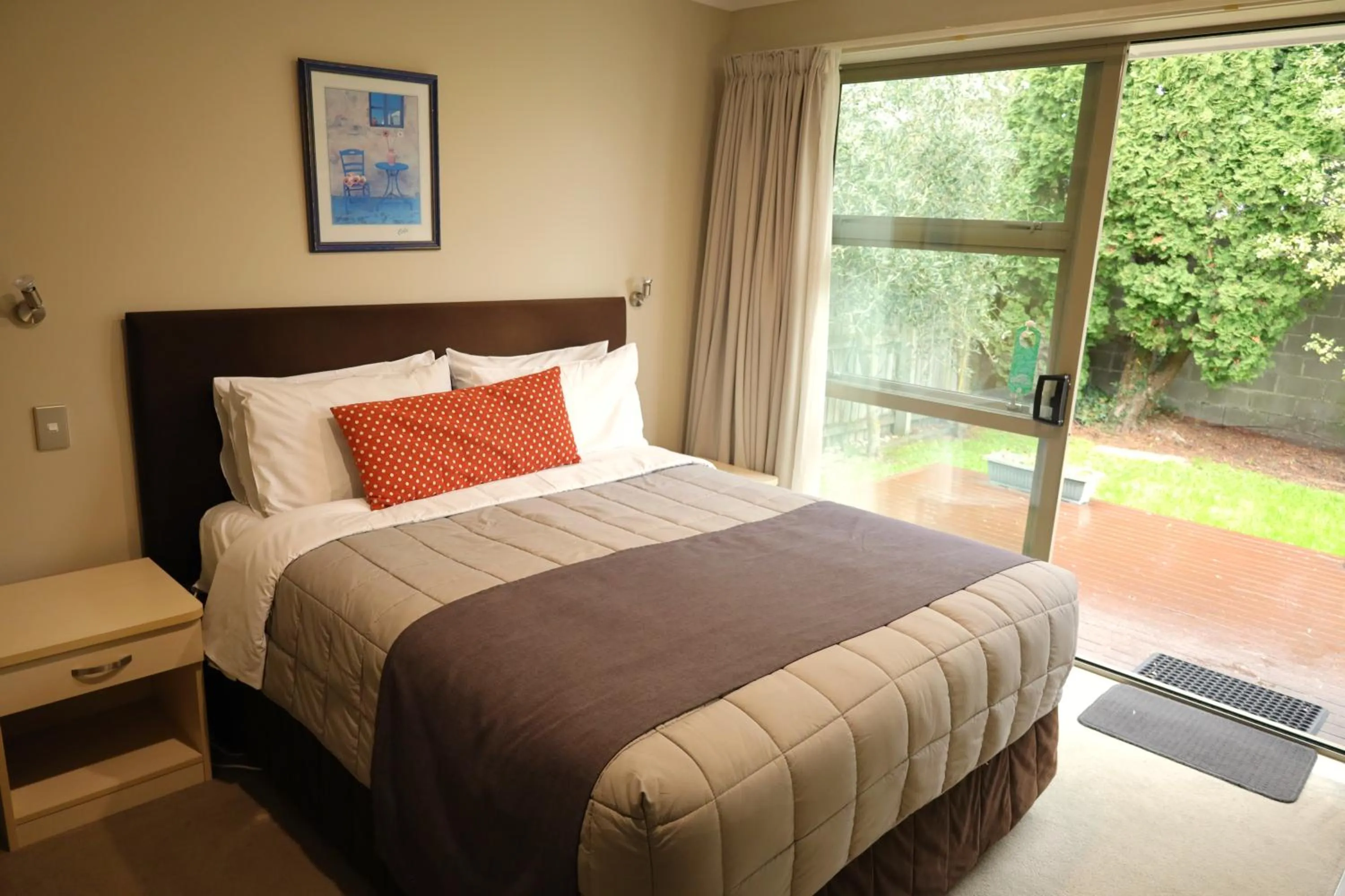 Compact Studio in TOWER JUNCTION MOTOR LODGE - Airport and Christchurch railway station Shuttle Service