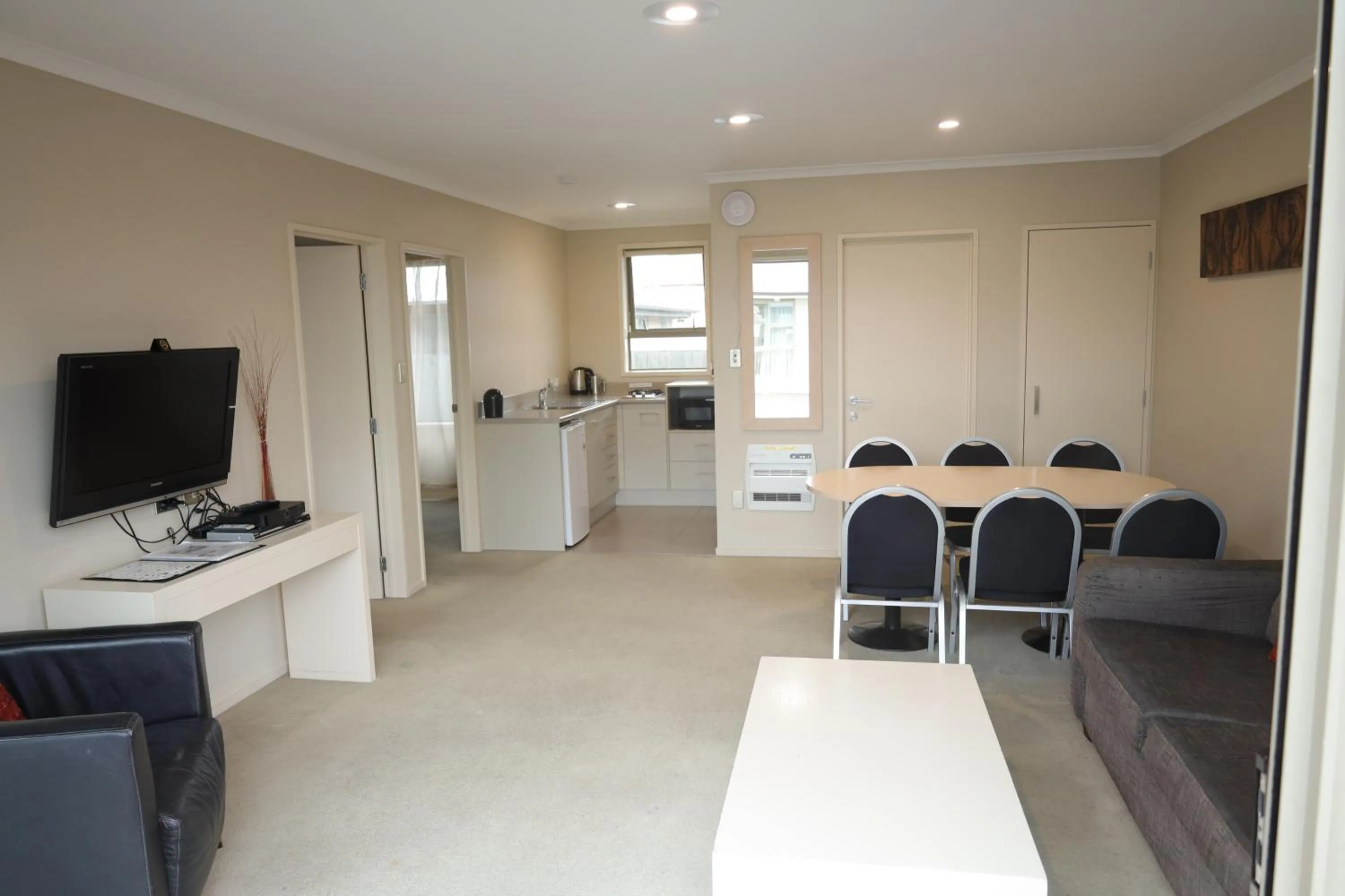 Family Apartment in TOWER JUNCTION MOTOR LODGE - Airport and Christchurch railway station Shuttle Service