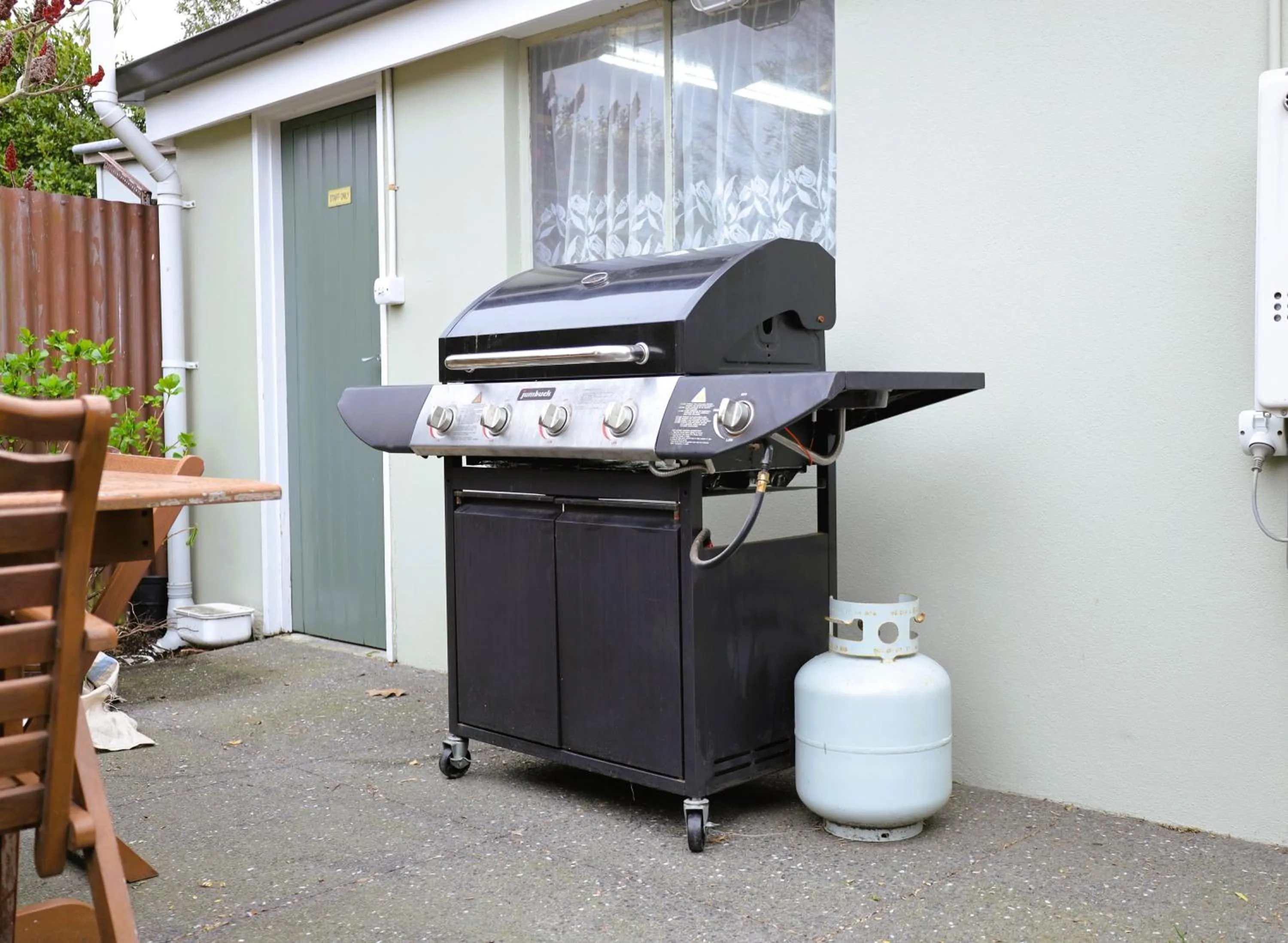 BBQ facilities in TOWER JUNCTION MOTOR LODGE - Airport and Christchurch railway station Shuttle Service