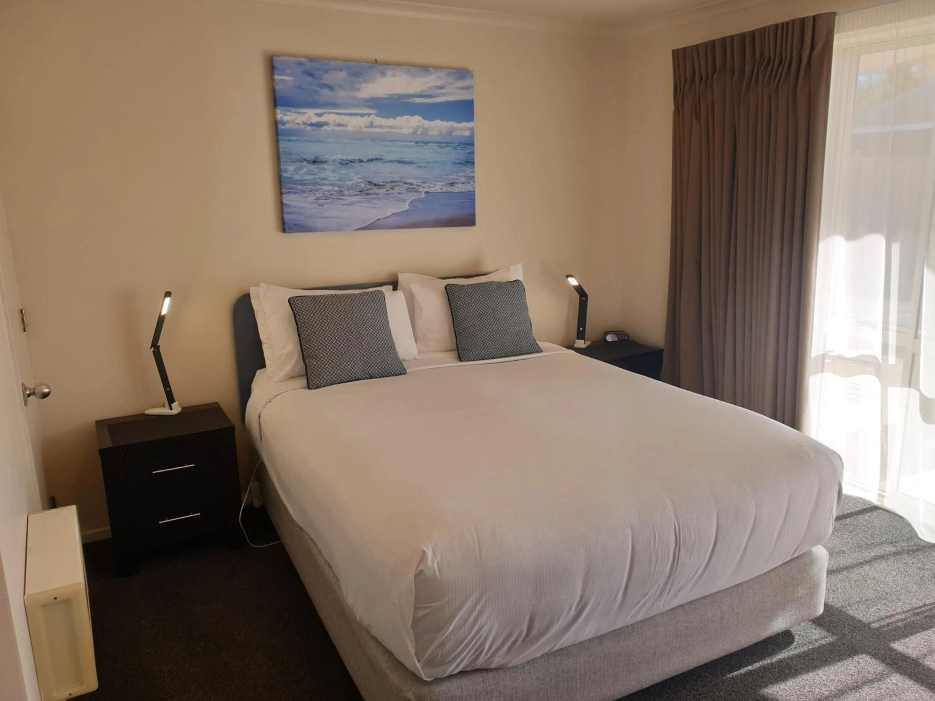 Bed in Northcote Motor Lodge