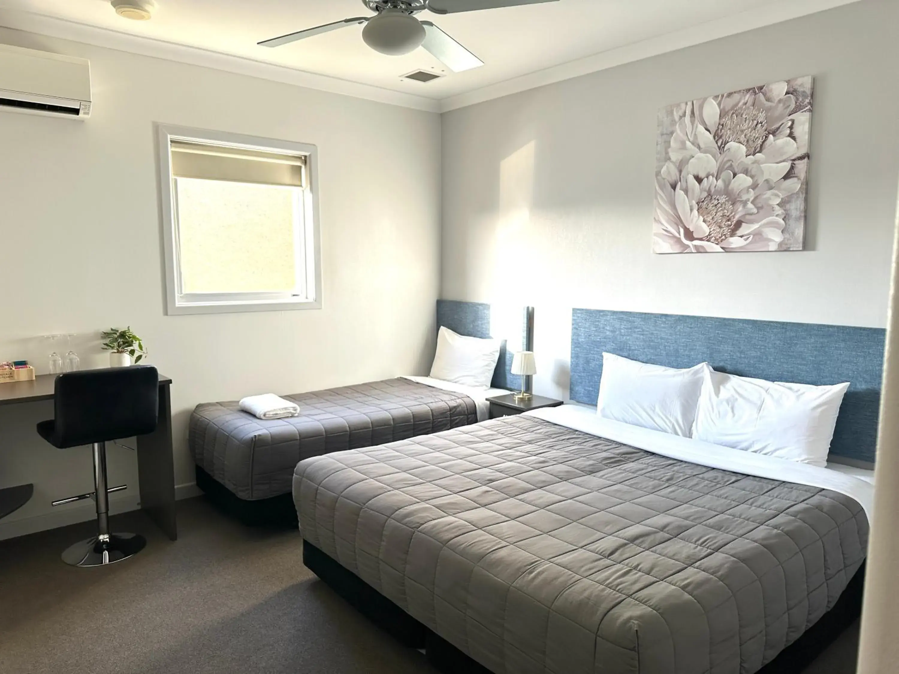 Bed in No 1 Motels Bed in No 1 Motels