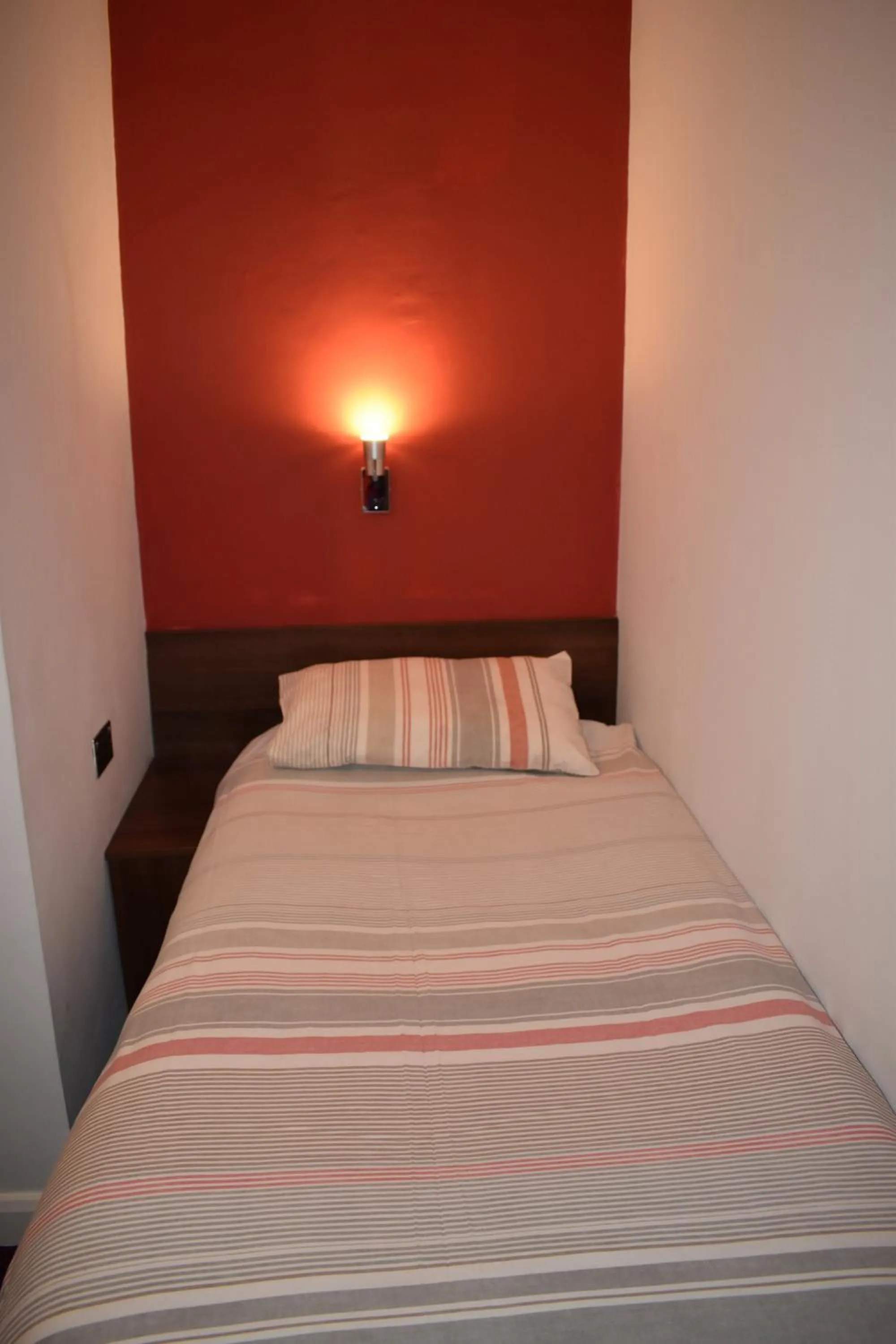 Photo of the whole room, Bed in Swandown Hotel