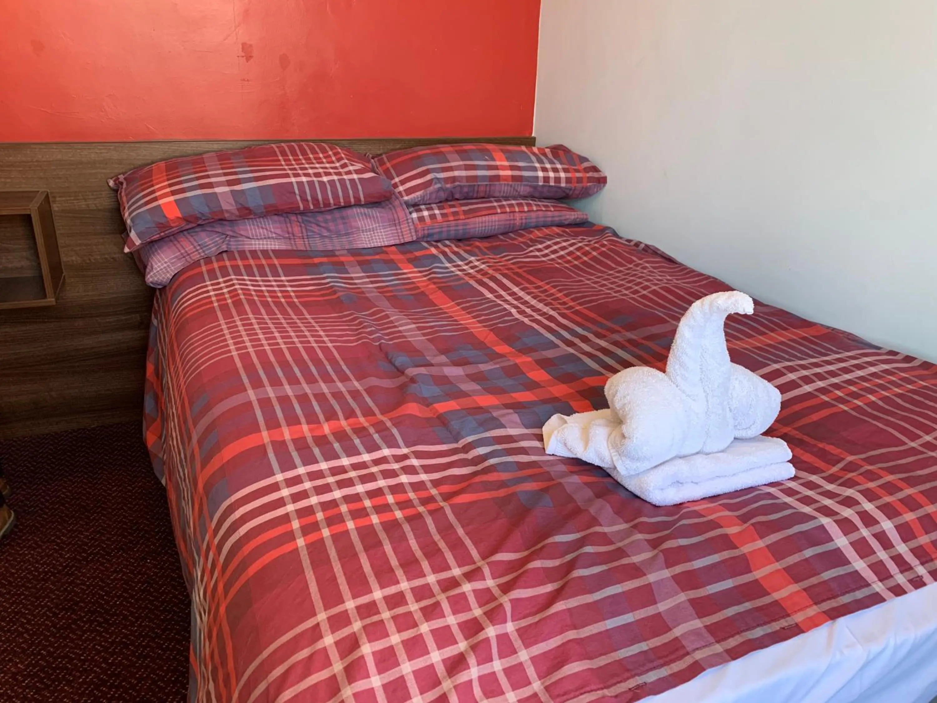 Photo of the whole room, Bed in Swandown Hotel