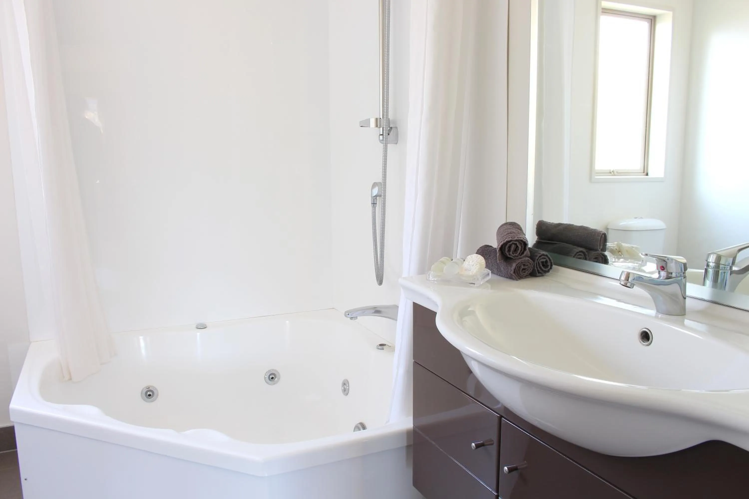 Bathroom in Tresori Motor Lodge