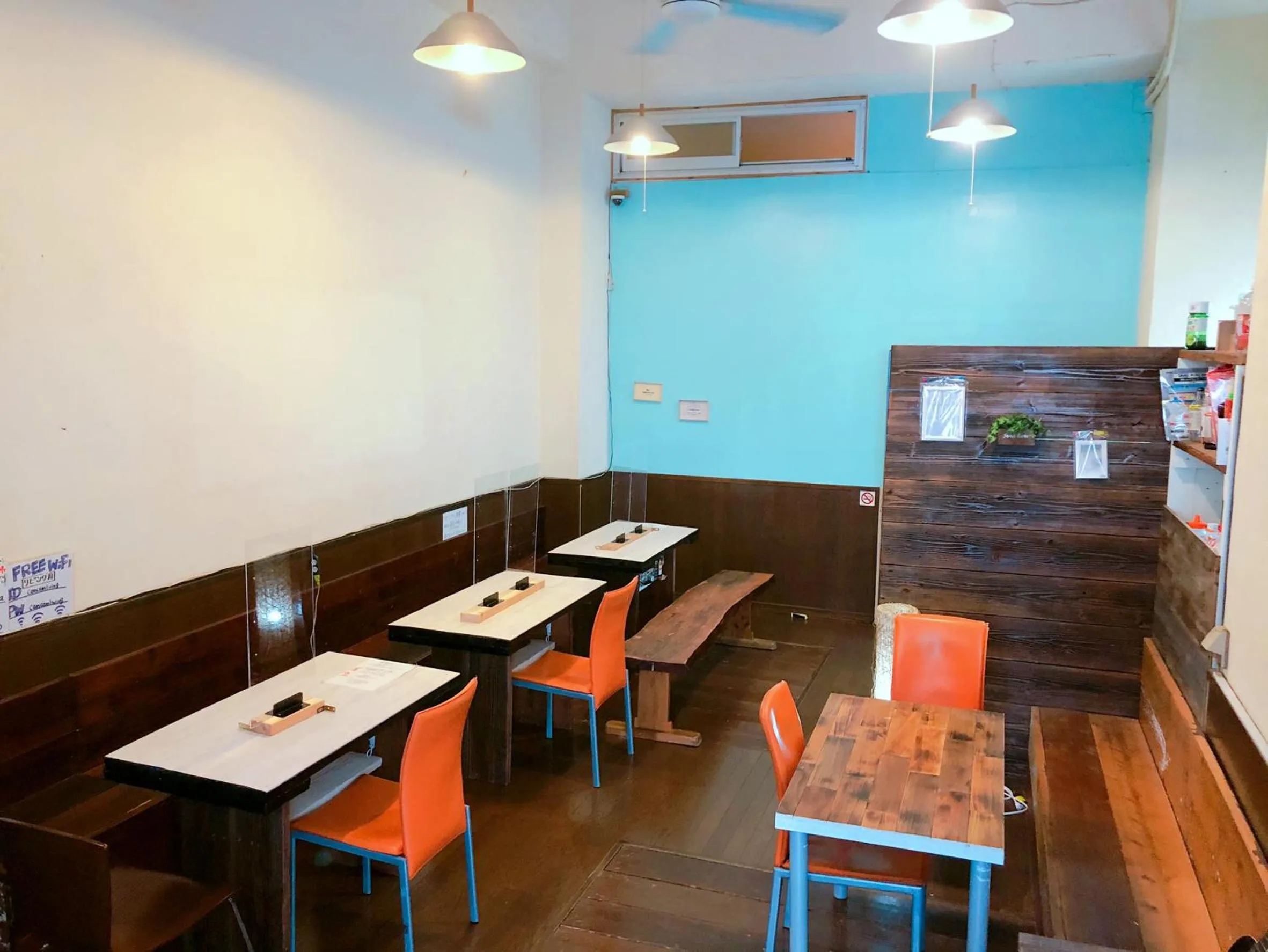 Communal lounge/ TV room, Restaurant/Places to Eat in Guesthouse Camcam Okinawa